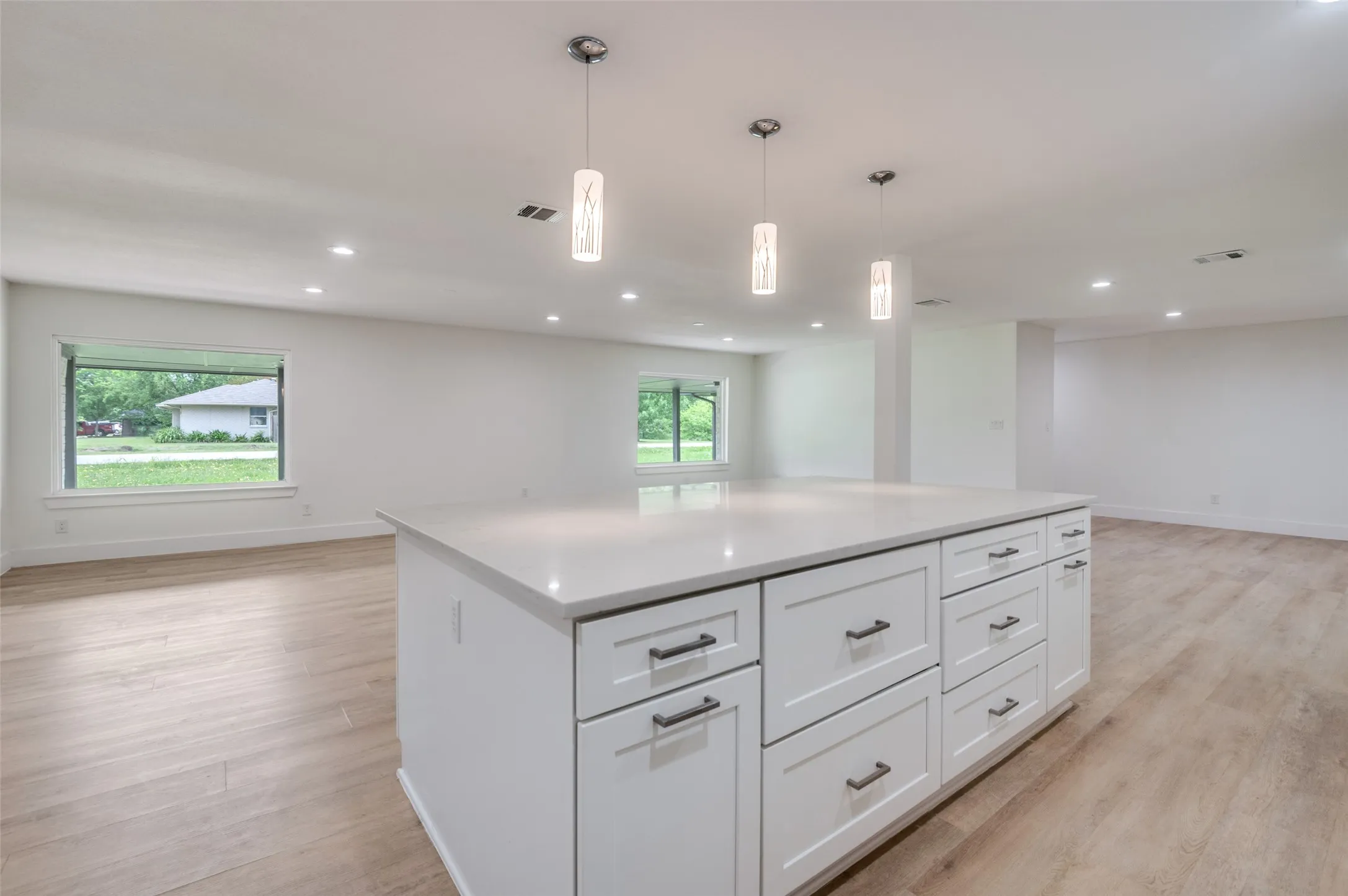 Single Family Residence For Rent in Ellis County , 515 John Arden Drive, Waxahachie, Texas 75165, 4 Bedroom, 2 Bathroom, Garage spaces, 2,501 Sqft, built in 1964, mls#21358869, Real Estate Agent in Waxahachie, Homes For Rent in Ellis county, Homes For Rent in Waxahachie, Realtor in Waxahachie Texas, Real Estate Brokerage Independent Realty Texas, Luminita Cordes Realtor
