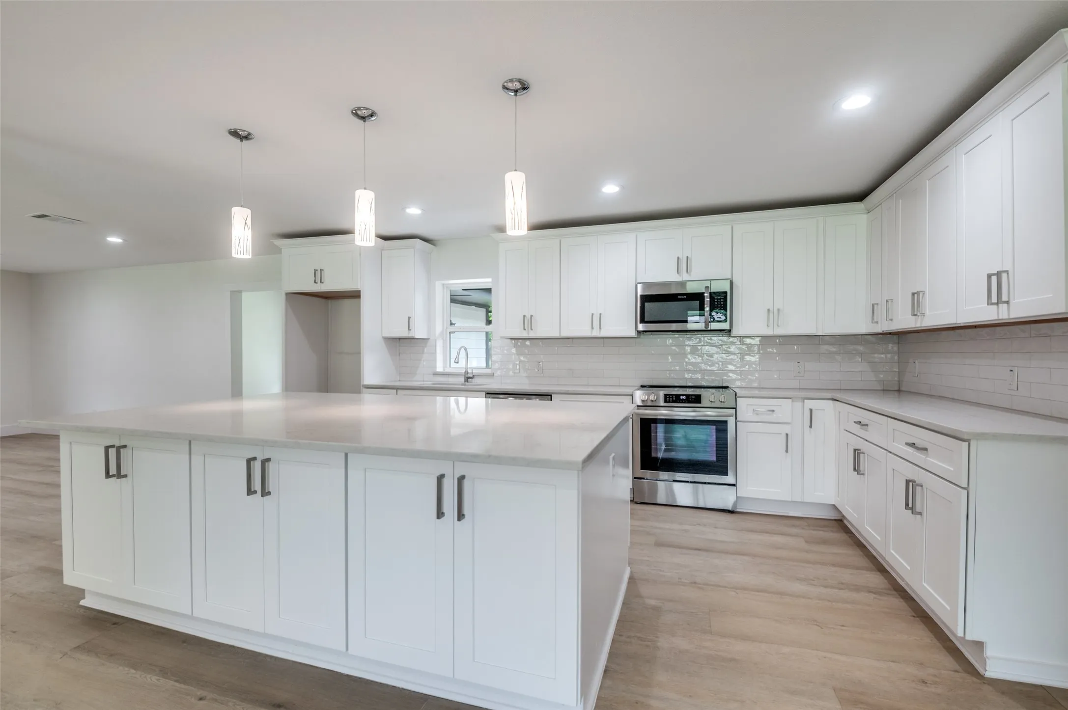 Single Family Residence For Rent in Ellis County , 515 John Arden Drive, Waxahachie, Texas 75165, 4 Bedroom, 2 Bathroom, Garage spaces, 2,501 Sqft, built in 1964, mls#21358869, Real Estate Agent in Waxahachie, Homes For Rent in Ellis county, Homes For Rent in Waxahachie, Realtor in Waxahachie Texas, Real Estate Brokerage Independent Realty Texas, Luminita Cordes Realtor