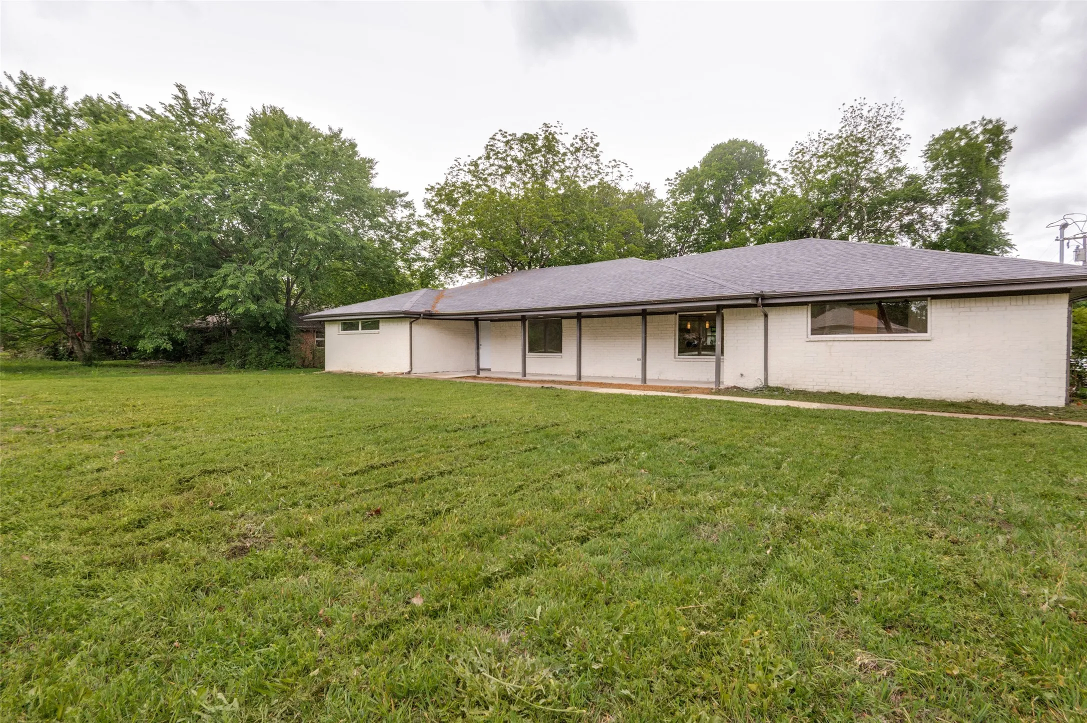 Single Family Residence For Rent in Ellis County , 515 John Arden Drive, Waxahachie, Texas 75165, 4 Bedroom, 2 Bathroom, Garage spaces, 2,501 Sqft, built in 1964, mls#21358869, Real Estate Agent in Waxahachie, Homes For Rent in Ellis county, Homes For Rent in Waxahachie, Realtor in Waxahachie Texas, Real Estate Brokerage Independent Realty Texas, Luminita Cordes Realtor
