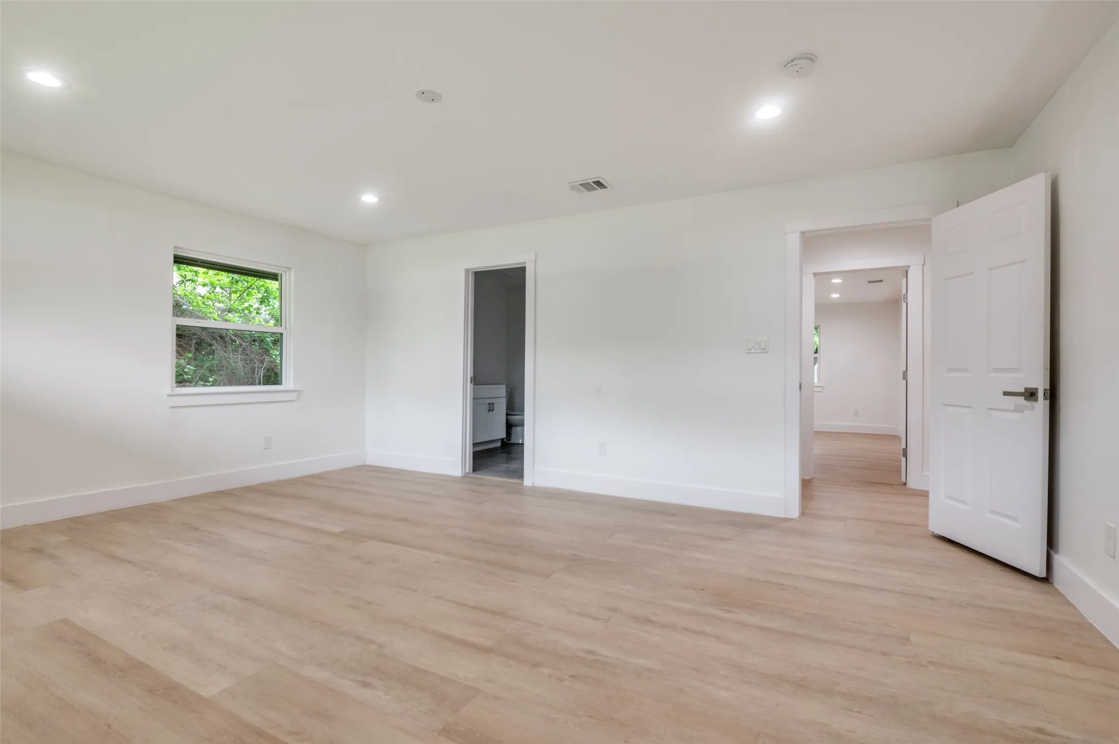 Single Family Residence For Rent in Ellis County , 515 John Arden Drive, Waxahachie, Texas 75165, 4 Bedroom, 2 Bathroom, Garage spaces, 2,501 Sqft, built in 1964, mls#21358869, Real Estate Agent in Waxahachie, Homes For Rent in Ellis county, Homes For Rent in Waxahachie, Realtor in Waxahachie Texas, Real Estate Brokerage Independent Realty Texas, Luminita Cordes Realtor