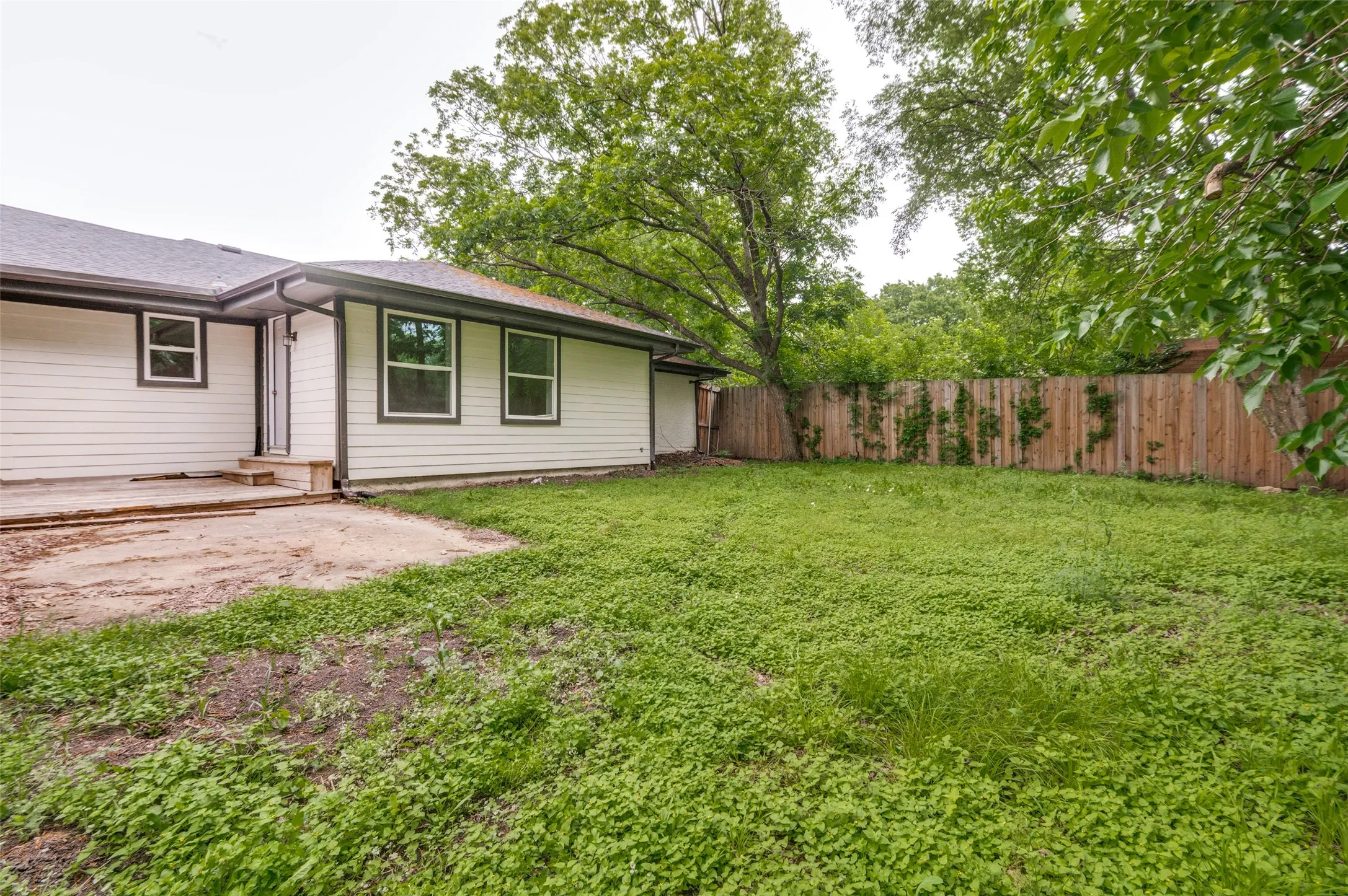 Single Family Residence For Rent in Ellis County , 515 John Arden Drive, Waxahachie, Texas 75165, 4 Bedroom, 2 Bathroom, Garage spaces, 2,501 Sqft, built in 1964, mls#21358869, Real Estate Agent in Waxahachie, Homes For Rent in Ellis county, Homes For Rent in Waxahachie, Realtor in Waxahachie Texas, Real Estate Brokerage Independent Realty Texas, Luminita Cordes Realtor