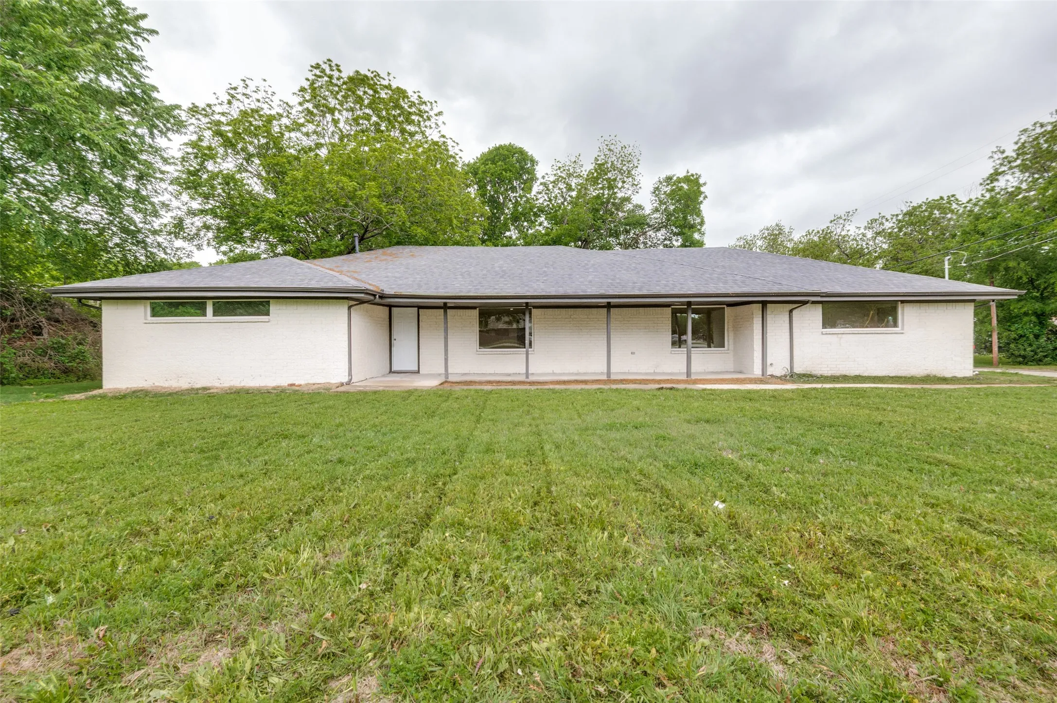 Single Family Residence For Rent in Ellis County , 515 John Arden Drive, Waxahachie, Texas 75165, 4 Bedroom, 2 Bathroom, Garage spaces, 2,501 Sqft, built in 1964, mls#21358869, Real Estate Agent in Waxahachie, Homes For Rent in Ellis county, Homes For Rent in Waxahachie, Realtor in Waxahachie Texas, Real Estate Brokerage Independent Realty Texas, Luminita Cordes Realtor