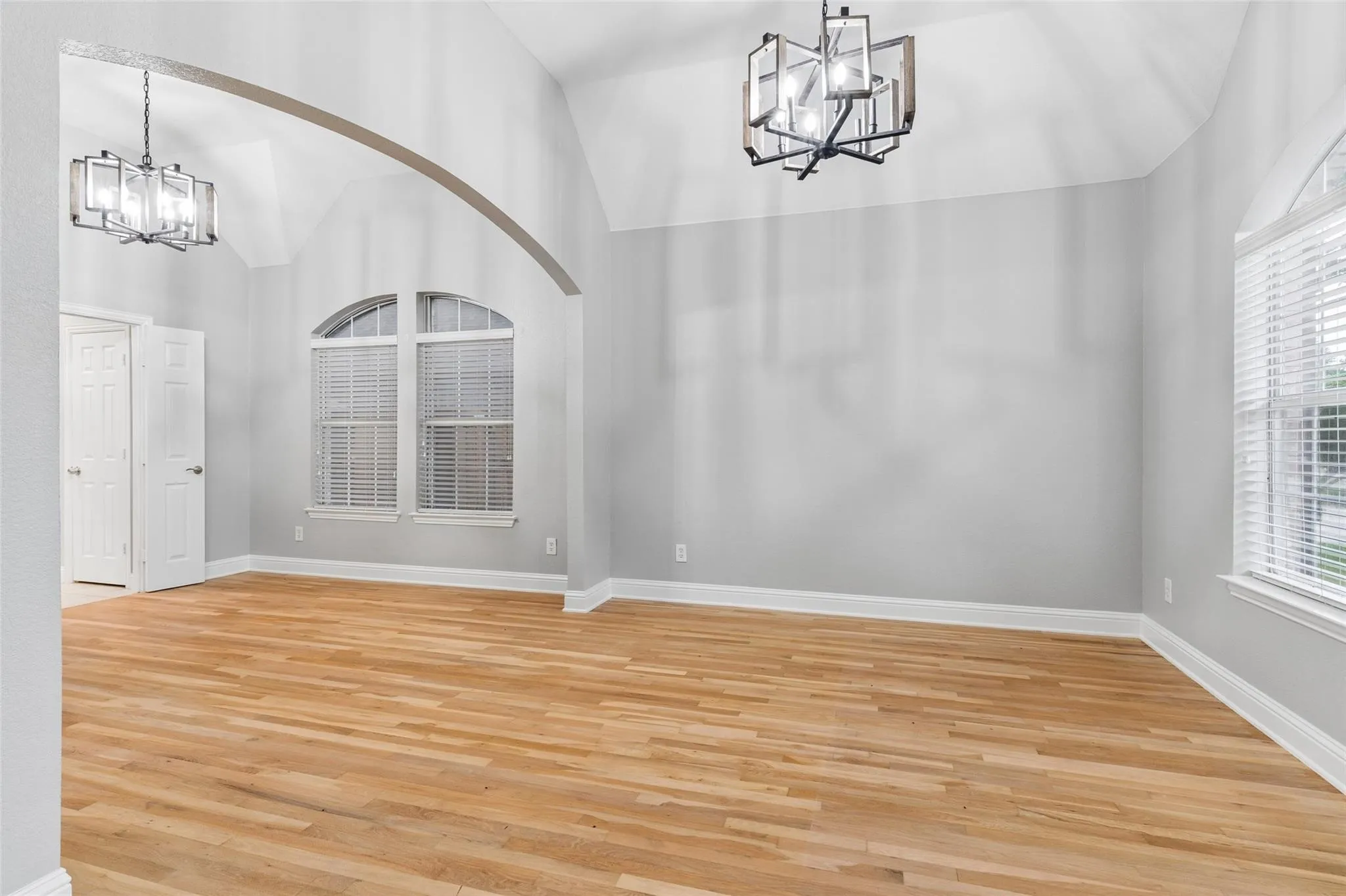 Single Family Residence For Sale in Dallas County , 5912 Crestberry Lane, Sachse, Texas 75048, 4 Bedroom, 3 Bathroom, 2 Garage spaces, 3,730 Sqft, built in 2000, mls#21357885, Real Estate Agent in Sachse, Homes For Sale in Dallas county, Homes For Sale in Sachse, Realtor in Sachse Texas, Real Estate Brokerage Independent Realty Texas, Luminita Cordes Realtor