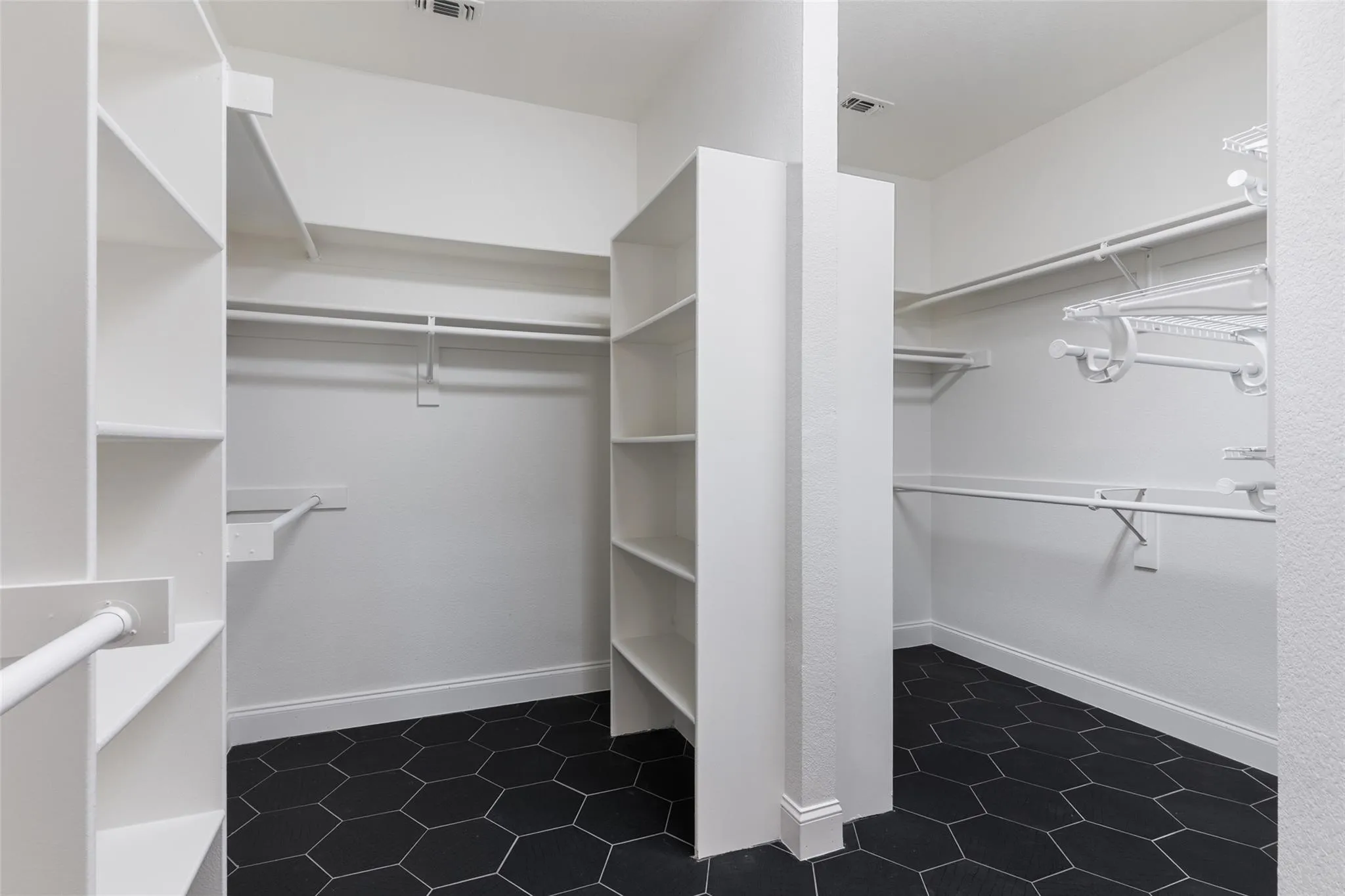 Single Family Residence For Sale in Dallas County , 5912 Crestberry Lane, Sachse, Texas 75048, 4 Bedroom, 3 Bathroom, 2 Garage spaces, 3,730 Sqft, built in 2000, mls#21357885, Real Estate Agent in Sachse, Homes For Sale in Dallas county, Homes For Sale in Sachse, Realtor in Sachse Texas, Real Estate Brokerage Independent Realty Texas, Luminita Cordes Realtor