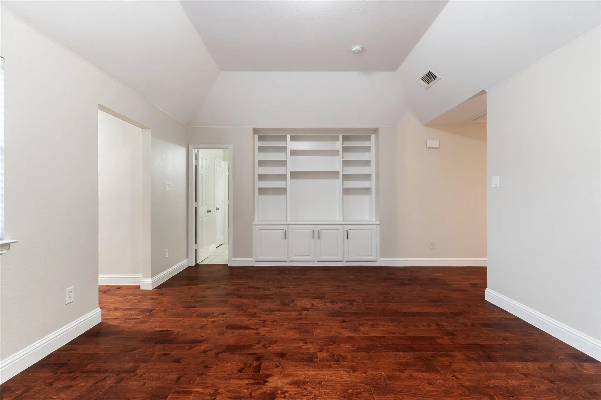 Single Family Residence For Sale in Dallas County , 5912 Crestberry Lane, Sachse, Texas 75048, 4 Bedroom, 3 Bathroom, 2 Garage spaces, 3,730 Sqft, built in 2000, mls#21357885, Real Estate Agent in Sachse, Homes For Sale in Dallas county, Homes For Sale in Sachse, Realtor in Sachse Texas, Real Estate Brokerage Independent Realty Texas, Luminita Cordes Realtor