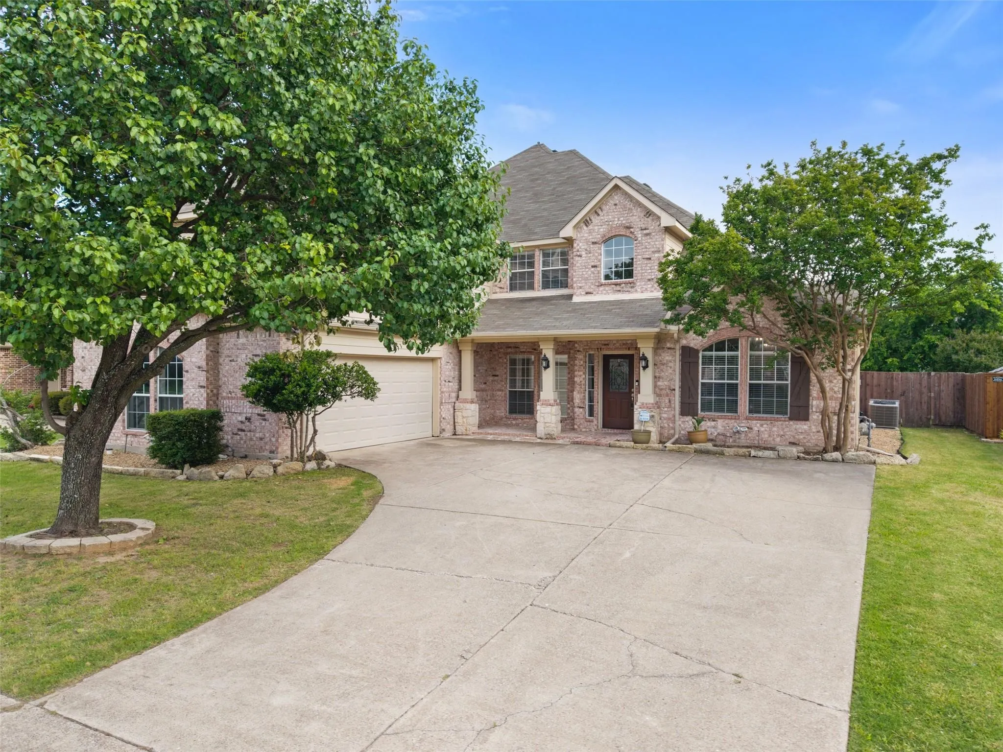 Single Family Residence For Sale in Dallas County , 5912 Crestberry Lane, Sachse, Texas 75048, 4 Bedroom, 3 Bathroom, 2 Garage spaces, 3,730 Sqft, built in 2000, mls#21357885, Real Estate Agent in Sachse, Homes For Sale in Dallas county, Homes For Sale in Sachse, Realtor in Sachse Texas, Real Estate Brokerage Independent Realty Texas, Luminita Cordes Realtor
