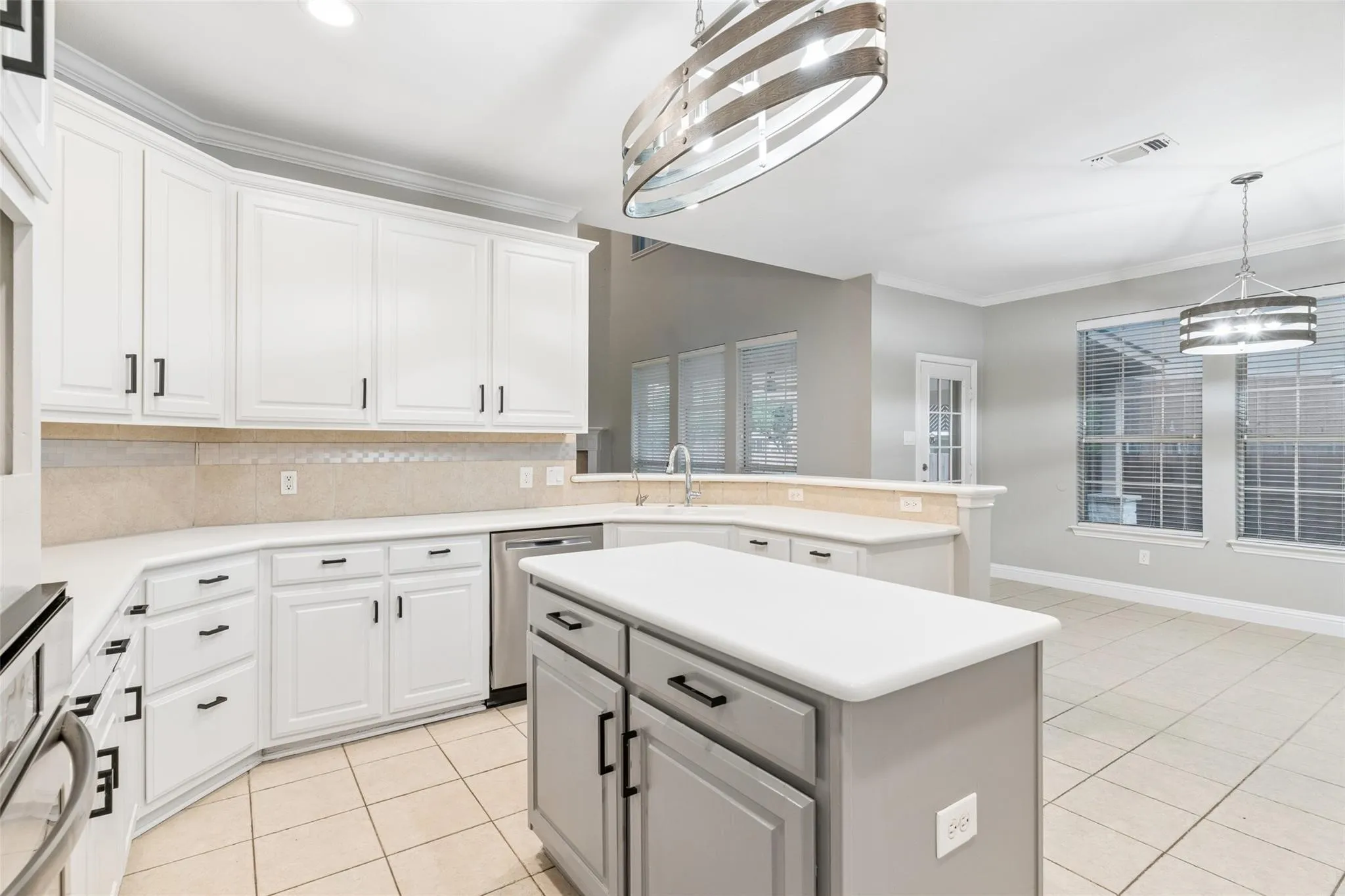 Single Family Residence For Sale in Dallas County , 5912 Crestberry Lane, Sachse, Texas 75048, 4 Bedroom, 3 Bathroom, 2 Garage spaces, 3,730 Sqft, built in 2000, mls#21357885, Real Estate Agent in Sachse, Homes For Sale in Dallas county, Homes For Sale in Sachse, Realtor in Sachse Texas, Real Estate Brokerage Independent Realty Texas, Luminita Cordes Realtor
