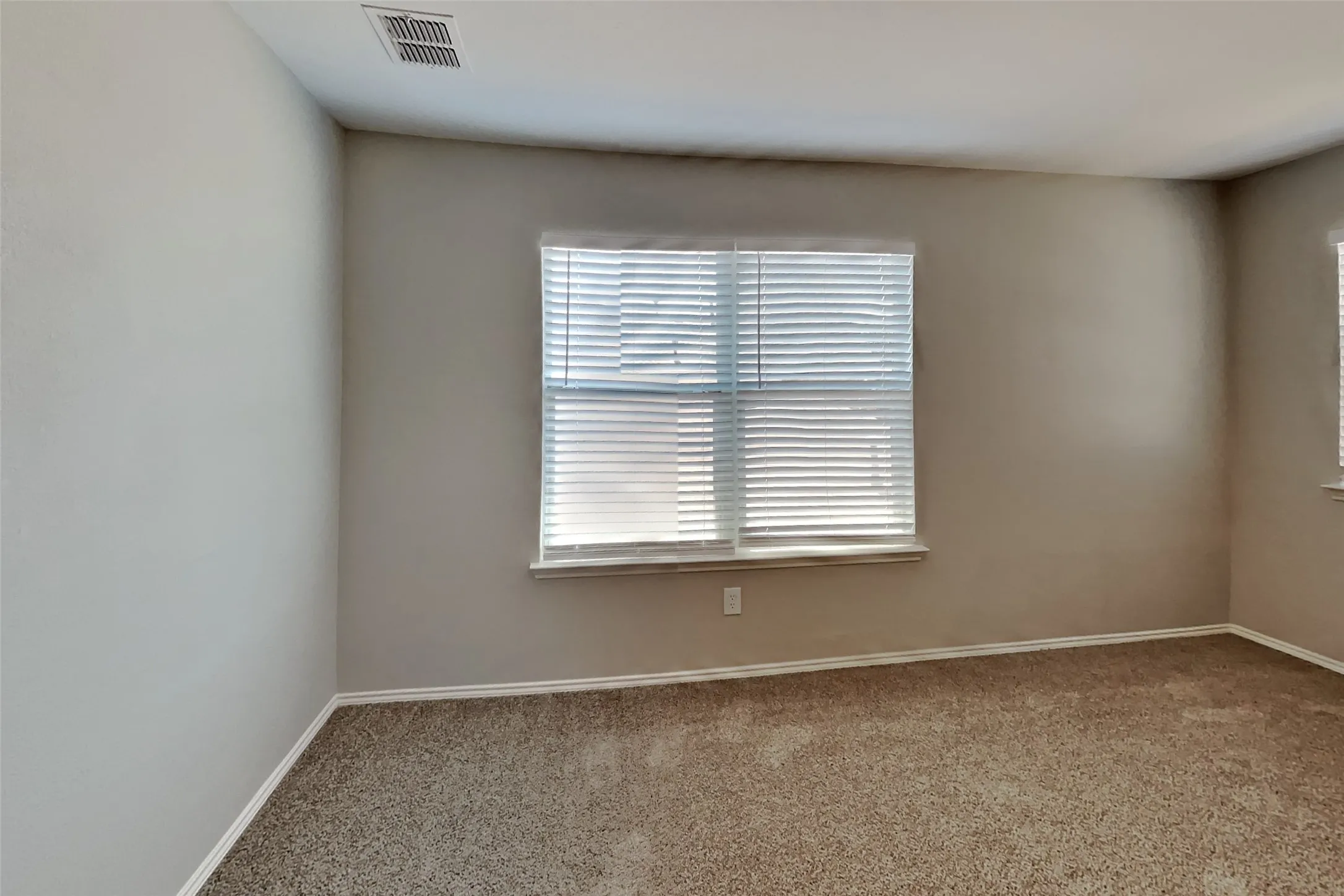 Single Family Residence For Rent in Tarrant County , 11616 Bobcat Drive, Fort Worth, Texas 76244, 4 Bedroom, 3 Bathroom, 2 Garage spaces, 2,060 Sqft, built in 2003, mls#21358877, Real Estate Agent in Fort Worth, Homes For Rent in Tarrant county, Homes For Rent in Fort Worth, Realtor in Fort Worth Texas, Real Estate Brokerage Independent Realty Texas, Luminita Cordes Realtor