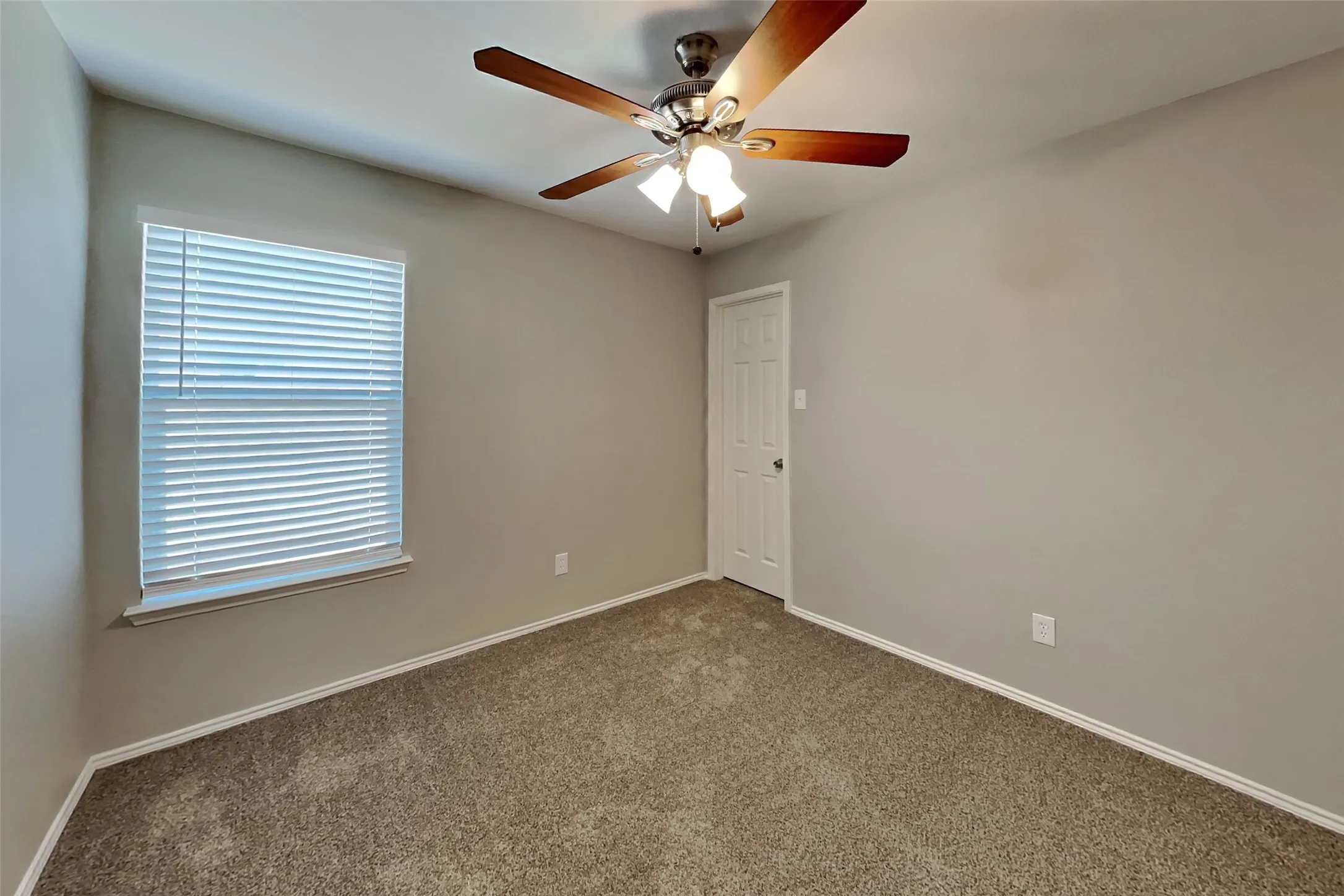Single Family Residence For Rent in Tarrant County , 11616 Bobcat Drive, Fort Worth, Texas 76244, 4 Bedroom, 3 Bathroom, 2 Garage spaces, 2,060 Sqft, built in 2003, mls#21358877, Real Estate Agent in Fort Worth, Homes For Rent in Tarrant county, Homes For Rent in Fort Worth, Realtor in Fort Worth Texas, Real Estate Brokerage Independent Realty Texas, Luminita Cordes Realtor