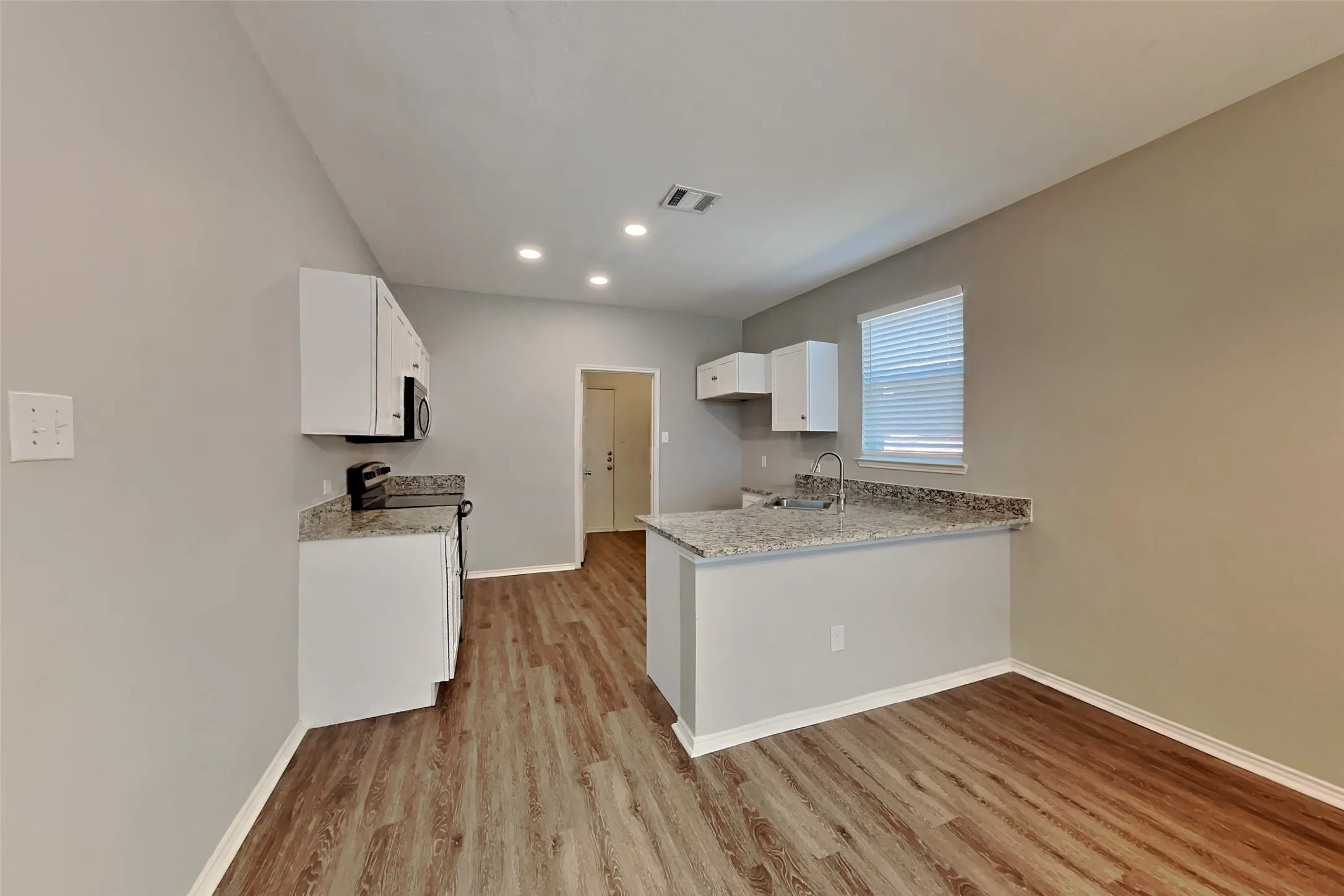 Single Family Residence For Rent in Tarrant County , 11616 Bobcat Drive, Fort Worth, Texas 76244, 4 Bedroom, 3 Bathroom, 2 Garage spaces, 2,060 Sqft, built in 2003, mls#21358877, Real Estate Agent in Fort Worth, Homes For Rent in Tarrant county, Homes For Rent in Fort Worth, Realtor in Fort Worth Texas, Real Estate Brokerage Independent Realty Texas, Luminita Cordes Realtor