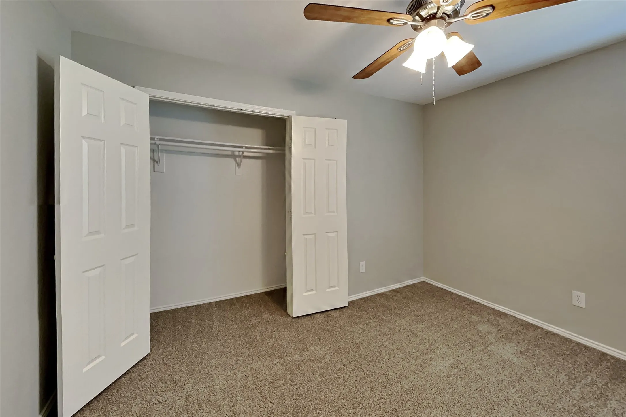 Single Family Residence For Rent in Tarrant County , 11616 Bobcat Drive, Fort Worth, Texas 76244, 4 Bedroom, 3 Bathroom, 2 Garage spaces, 2,060 Sqft, built in 2003, mls#21358877, Real Estate Agent in Fort Worth, Homes For Rent in Tarrant county, Homes For Rent in Fort Worth, Realtor in Fort Worth Texas, Real Estate Brokerage Independent Realty Texas, Luminita Cordes Realtor