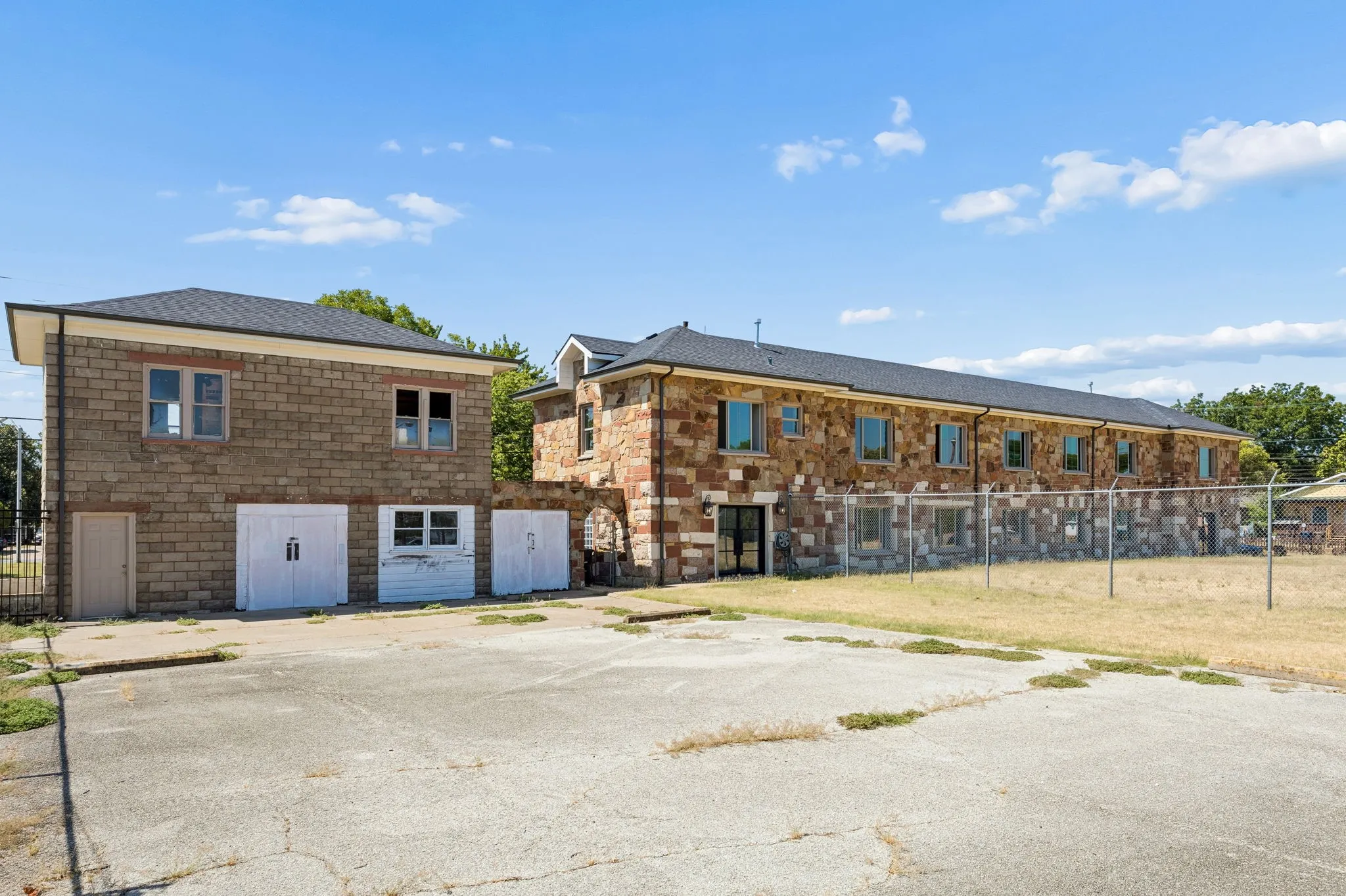 Single Family Residence For Sale in Tarrant County , 1200 E Maddox Avenue, Fort Worth, Texas 76104, 6 Bedroom, 8 Bathroom, 4 Garage spaces, 8,851 Sqft, built in 1930, mls#21358675, Real Estate Agent in Fort Worth, Homes For Sale in Tarrant county, Homes For Sale in Fort Worth, Realtor in Fort Worth Texas, Real Estate Brokerage Independent Realty Texas, Luminita Cordes Realtor