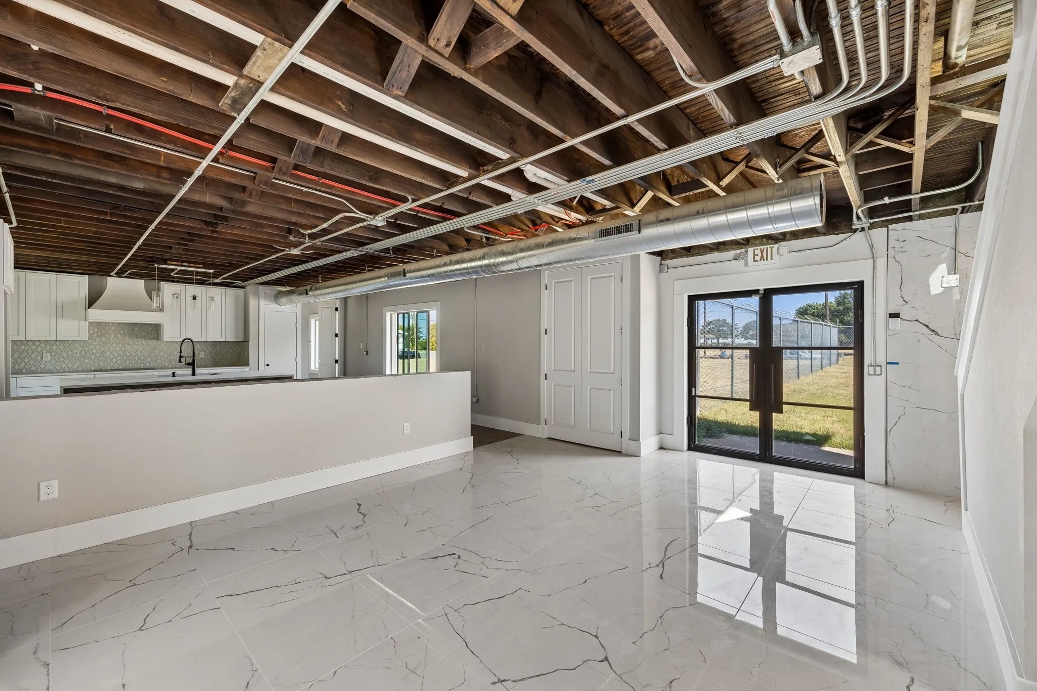 Single Family Residence For Sale in Tarrant County , 1200 E Maddox Avenue, Fort Worth, Texas 76104, 6 Bedroom, 8 Bathroom, 4 Garage spaces, 8,851 Sqft, built in 1930, mls#21358675, Real Estate Agent in Fort Worth, Homes For Sale in Tarrant county, Homes For Sale in Fort Worth, Realtor in Fort Worth Texas, Real Estate Brokerage Independent Realty Texas, Luminita Cordes Realtor