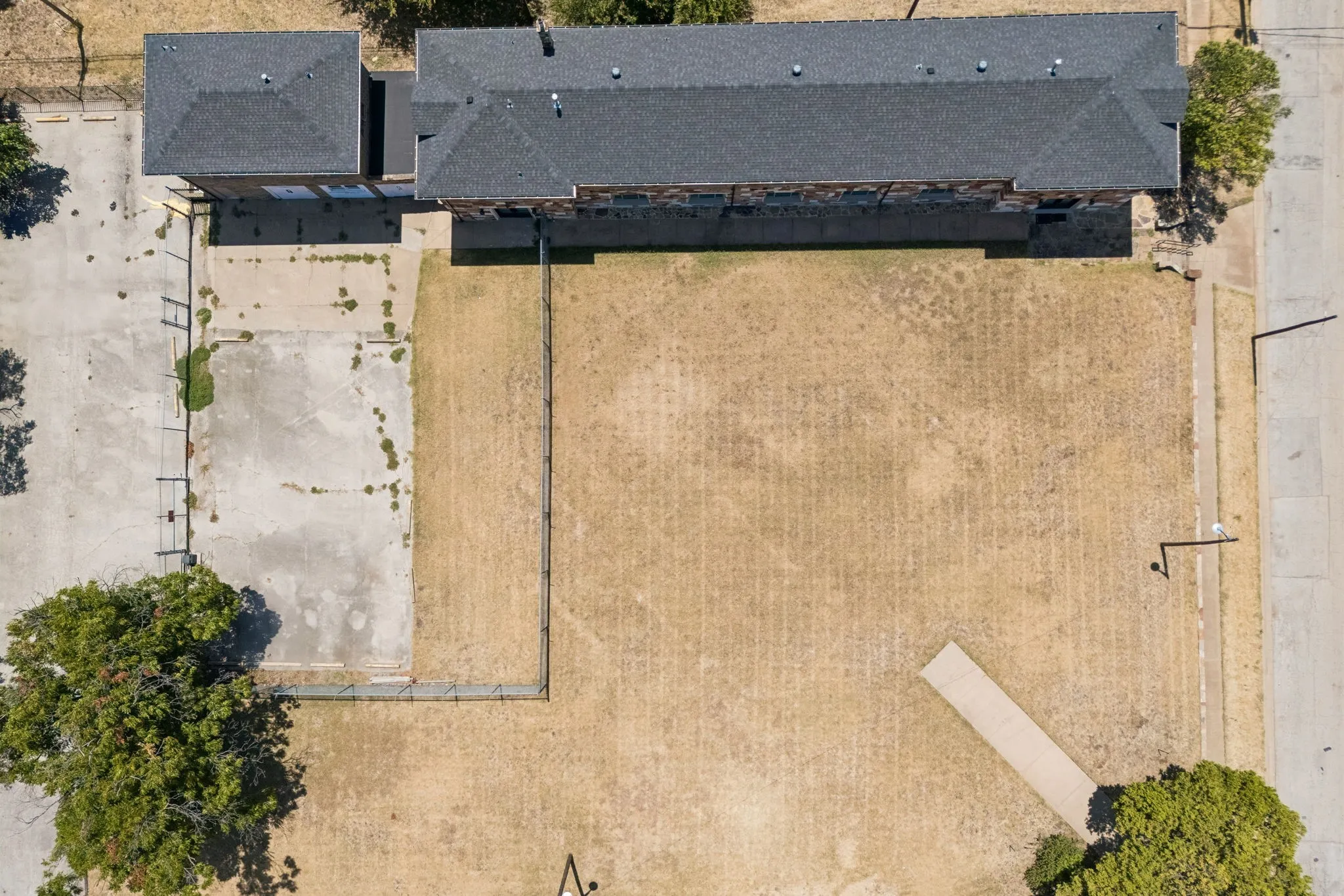 Single Family Residence For Sale in Tarrant County , 1200 E Maddox Avenue, Fort Worth, Texas 76104, 6 Bedroom, 8 Bathroom, 4 Garage spaces, 8,851 Sqft, built in 1930, mls#21358675, Real Estate Agent in Fort Worth, Homes For Sale in Tarrant county, Homes For Sale in Fort Worth, Realtor in Fort Worth Texas, Real Estate Brokerage Independent Realty Texas, Luminita Cordes Realtor