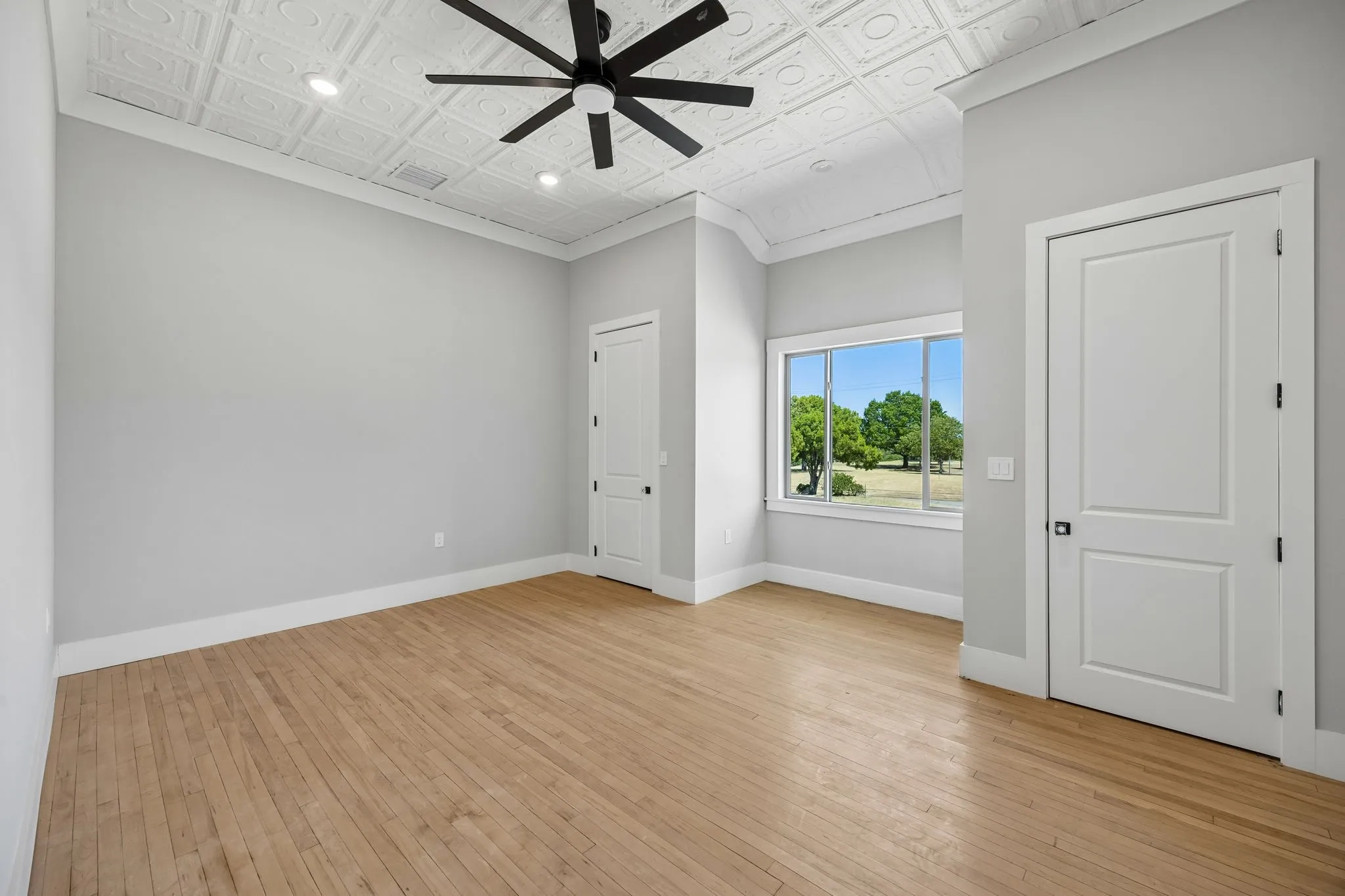 Single Family Residence For Sale in Tarrant County , 1200 E Maddox Avenue, Fort Worth, Texas 76104, 6 Bedroom, 8 Bathroom, 4 Garage spaces, 8,851 Sqft, built in 1930, mls#21358675, Real Estate Agent in Fort Worth, Homes For Sale in Tarrant county, Homes For Sale in Fort Worth, Realtor in Fort Worth Texas, Real Estate Brokerage Independent Realty Texas, Luminita Cordes Realtor
