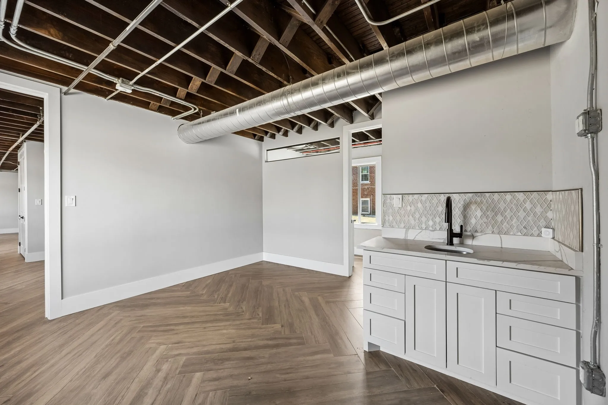 Single Family Residence For Sale in Tarrant County , 1200 E Maddox Avenue, Fort Worth, Texas 76104, 6 Bedroom, 8 Bathroom, 4 Garage spaces, 8,851 Sqft, built in 1930, mls#21358675, Real Estate Agent in Fort Worth, Homes For Sale in Tarrant county, Homes For Sale in Fort Worth, Realtor in Fort Worth Texas, Real Estate Brokerage Independent Realty Texas, Luminita Cordes Realtor