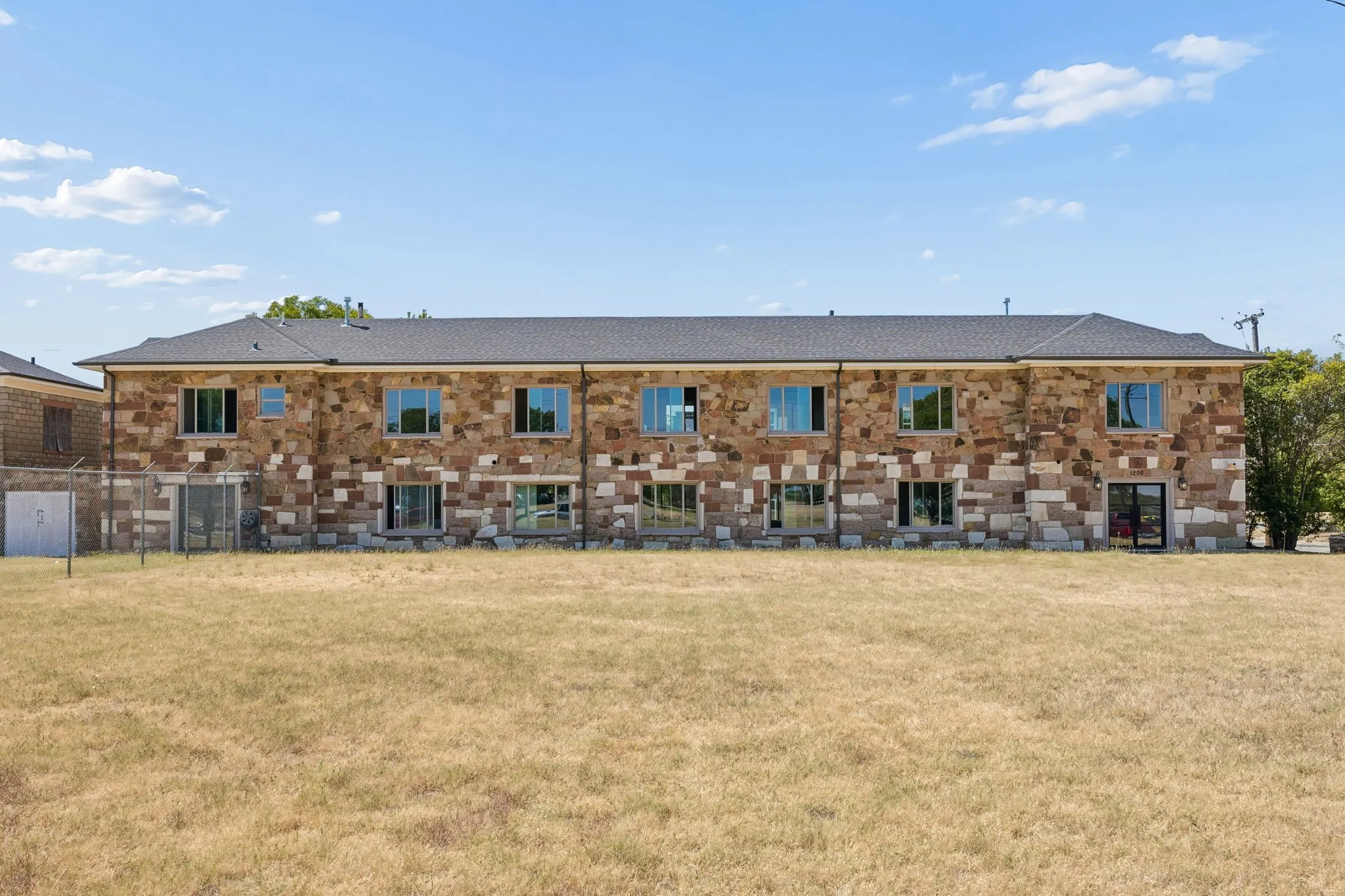 Single Family Residence For Sale in Tarrant County , 1200 E Maddox Avenue, Fort Worth, Texas 76104, 6 Bedroom, 8 Bathroom, 4 Garage spaces, 8,851 Sqft, built in 1930, mls#21358675, Real Estate Agent in Fort Worth, Homes For Sale in Tarrant county, Homes For Sale in Fort Worth, Realtor in Fort Worth Texas, Real Estate Brokerage Independent Realty Texas, Luminita Cordes Realtor