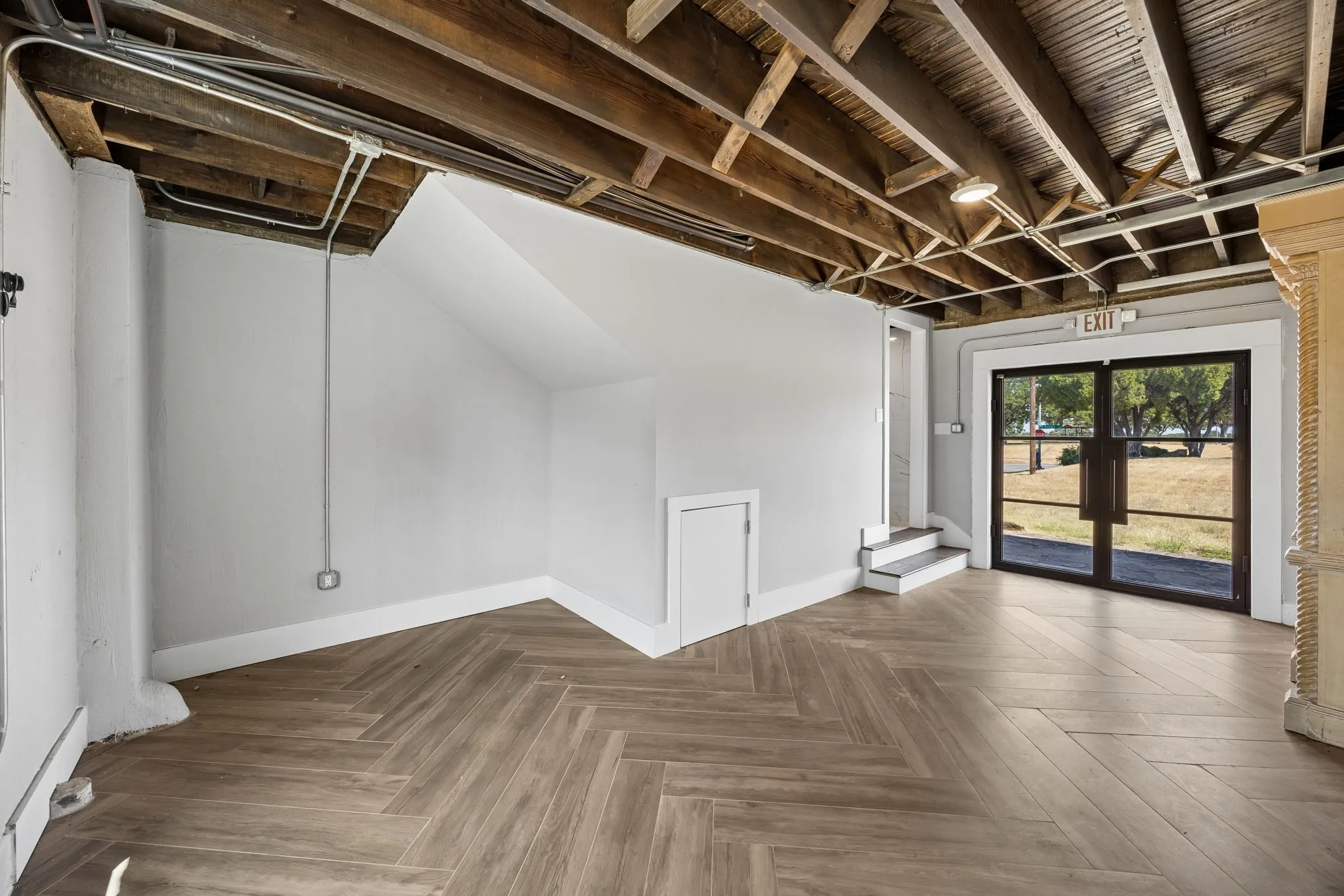 Single Family Residence For Sale in Tarrant County , 1200 E Maddox Avenue, Fort Worth, Texas 76104, 6 Bedroom, 8 Bathroom, 4 Garage spaces, 8,851 Sqft, built in 1930, mls#21358675, Real Estate Agent in Fort Worth, Homes For Sale in Tarrant county, Homes For Sale in Fort Worth, Realtor in Fort Worth Texas, Real Estate Brokerage Independent Realty Texas, Luminita Cordes Realtor