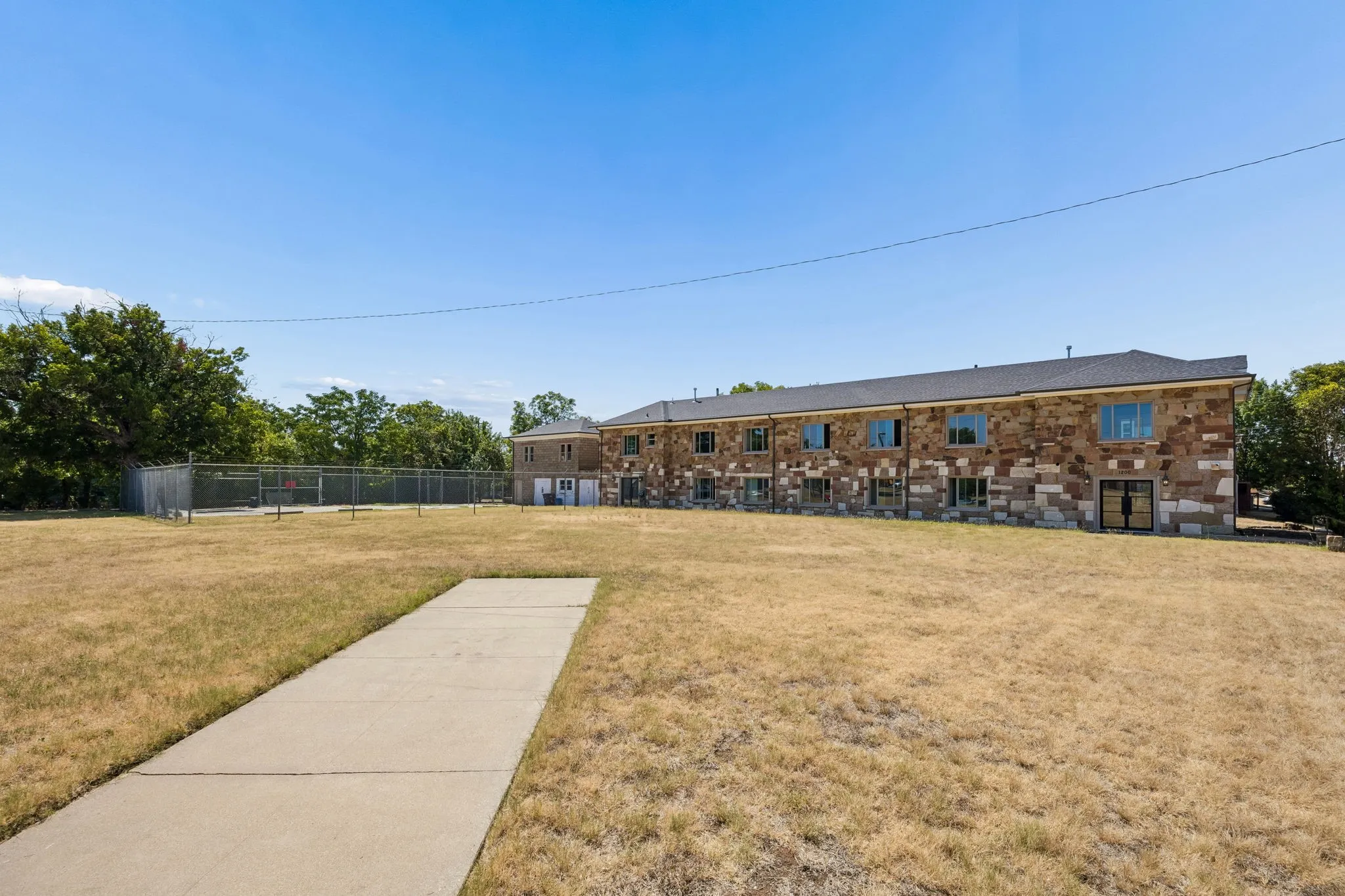 Single Family Residence For Sale in Tarrant County , 1200 E Maddox Avenue, Fort Worth, Texas 76104, 6 Bedroom, 8 Bathroom, 4 Garage spaces, 8,851 Sqft, built in 1930, mls#21358675, Real Estate Agent in Fort Worth, Homes For Sale in Tarrant county, Homes For Sale in Fort Worth, Realtor in Fort Worth Texas, Real Estate Brokerage Independent Realty Texas, Luminita Cordes Realtor