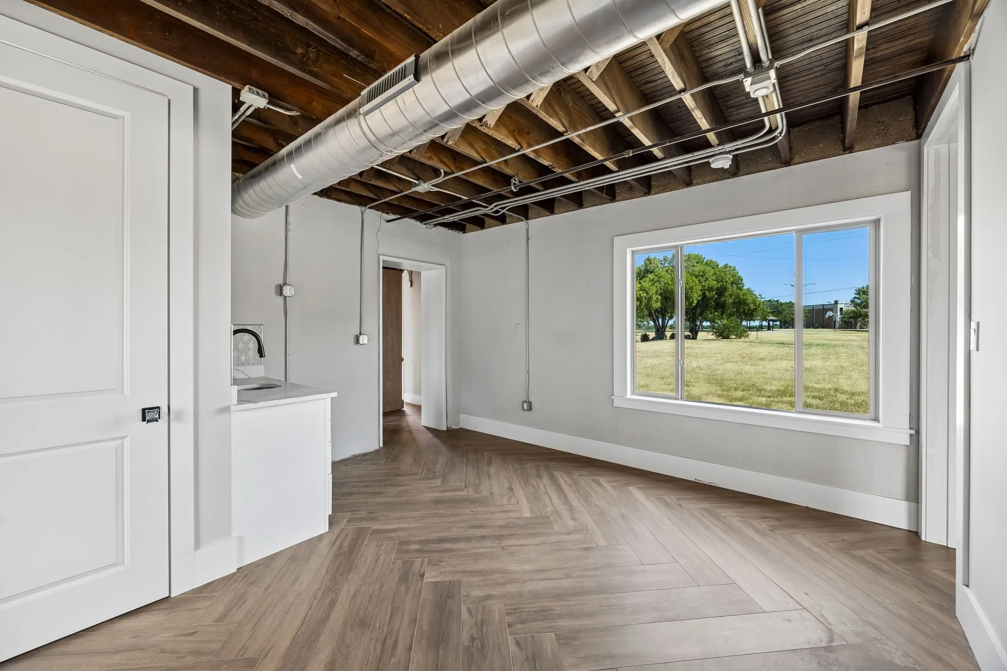 Single Family Residence For Sale in Tarrant County , 1200 E Maddox Avenue, Fort Worth, Texas 76104, 6 Bedroom, 8 Bathroom, 4 Garage spaces, 8,851 Sqft, built in 1930, mls#21358675, Real Estate Agent in Fort Worth, Homes For Sale in Tarrant county, Homes For Sale in Fort Worth, Realtor in Fort Worth Texas, Real Estate Brokerage Independent Realty Texas, Luminita Cordes Realtor