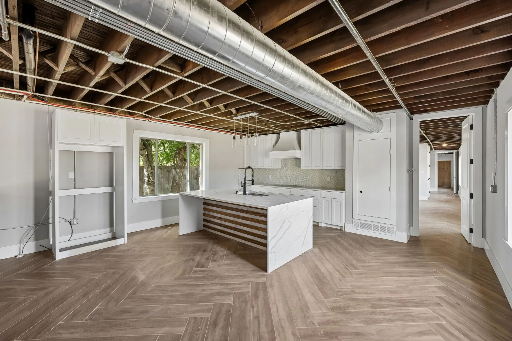 Single Family Residence For Sale in Tarrant County , 1200 E Maddox Avenue, Fort Worth, Texas 76104, 6 Bedroom, 8 Bathroom, 4 Garage spaces, 8,851 Sqft, built in 1930, mls#21358675, Real Estate Agent in Fort Worth, Homes For Sale in Tarrant county, Homes For Sale in Fort Worth, Realtor in Fort Worth Texas, Real Estate Brokerage Independent Realty Texas, Luminita Cordes Realtor