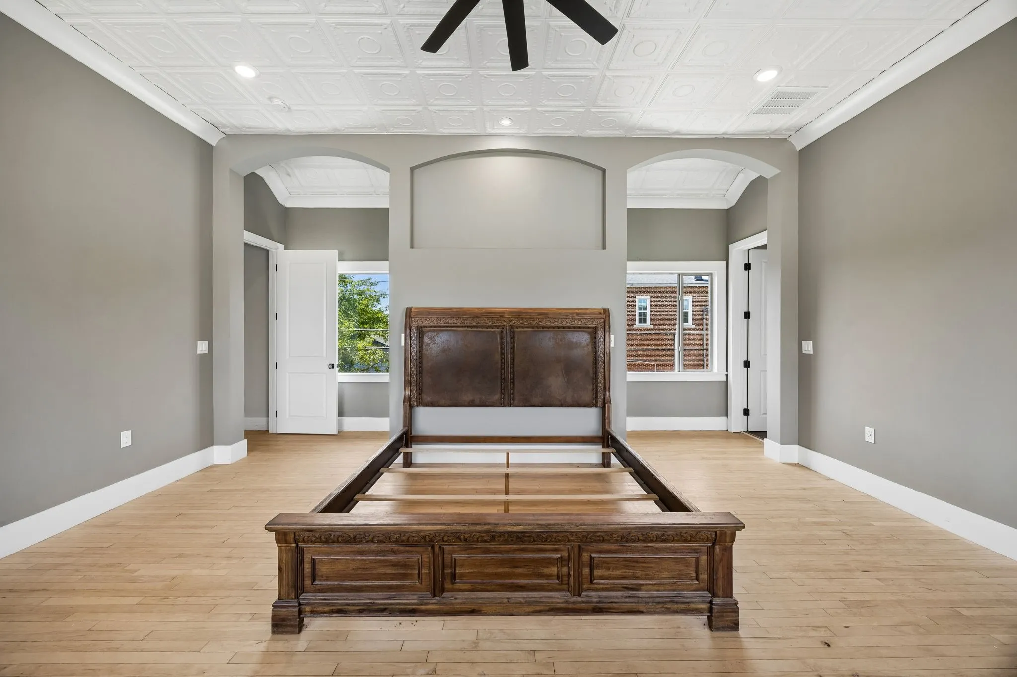 Single Family Residence For Sale in Tarrant County , 1200 E Maddox Avenue, Fort Worth, Texas 76104, 6 Bedroom, 8 Bathroom, 4 Garage spaces, 8,851 Sqft, built in 1930, mls#21358675, Real Estate Agent in Fort Worth, Homes For Sale in Tarrant county, Homes For Sale in Fort Worth, Realtor in Fort Worth Texas, Real Estate Brokerage Independent Realty Texas, Luminita Cordes Realtor