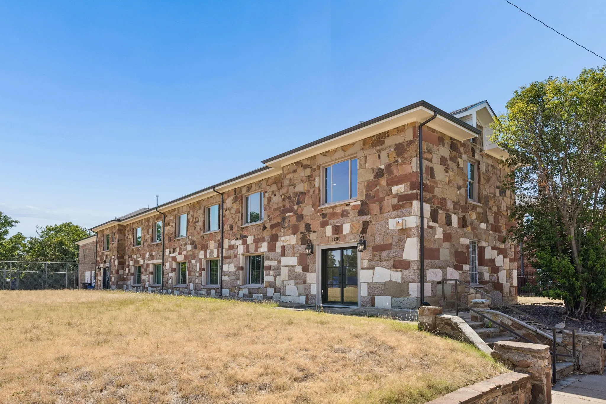 Single Family Residence For Sale in Tarrant County , 1200 E Maddox Avenue, Fort Worth, Texas 76104, 6 Bedroom, 8 Bathroom, 4 Garage spaces, 8,851 Sqft, built in 1930, mls#21358675, Real Estate Agent in Fort Worth, Homes For Sale in Tarrant county, Homes For Sale in Fort Worth, Realtor in Fort Worth Texas, Real Estate Brokerage Independent Realty Texas, Luminita Cordes Realtor