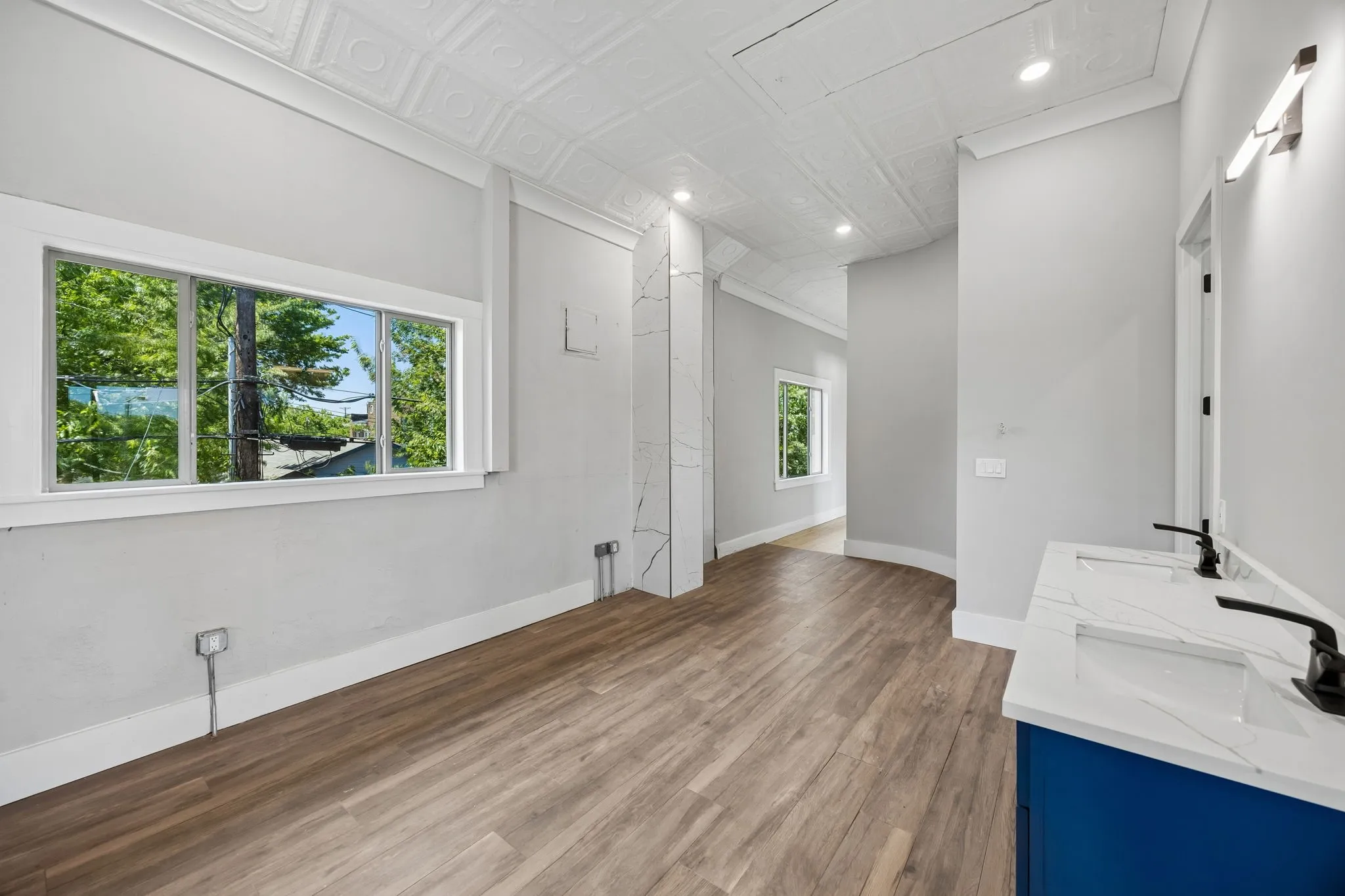 Single Family Residence For Sale in Tarrant County , 1200 E Maddox Avenue, Fort Worth, Texas 76104, 6 Bedroom, 8 Bathroom, 4 Garage spaces, 8,851 Sqft, built in 1930, mls#21358675, Real Estate Agent in Fort Worth, Homes For Sale in Tarrant county, Homes For Sale in Fort Worth, Realtor in Fort Worth Texas, Real Estate Brokerage Independent Realty Texas, Luminita Cordes Realtor