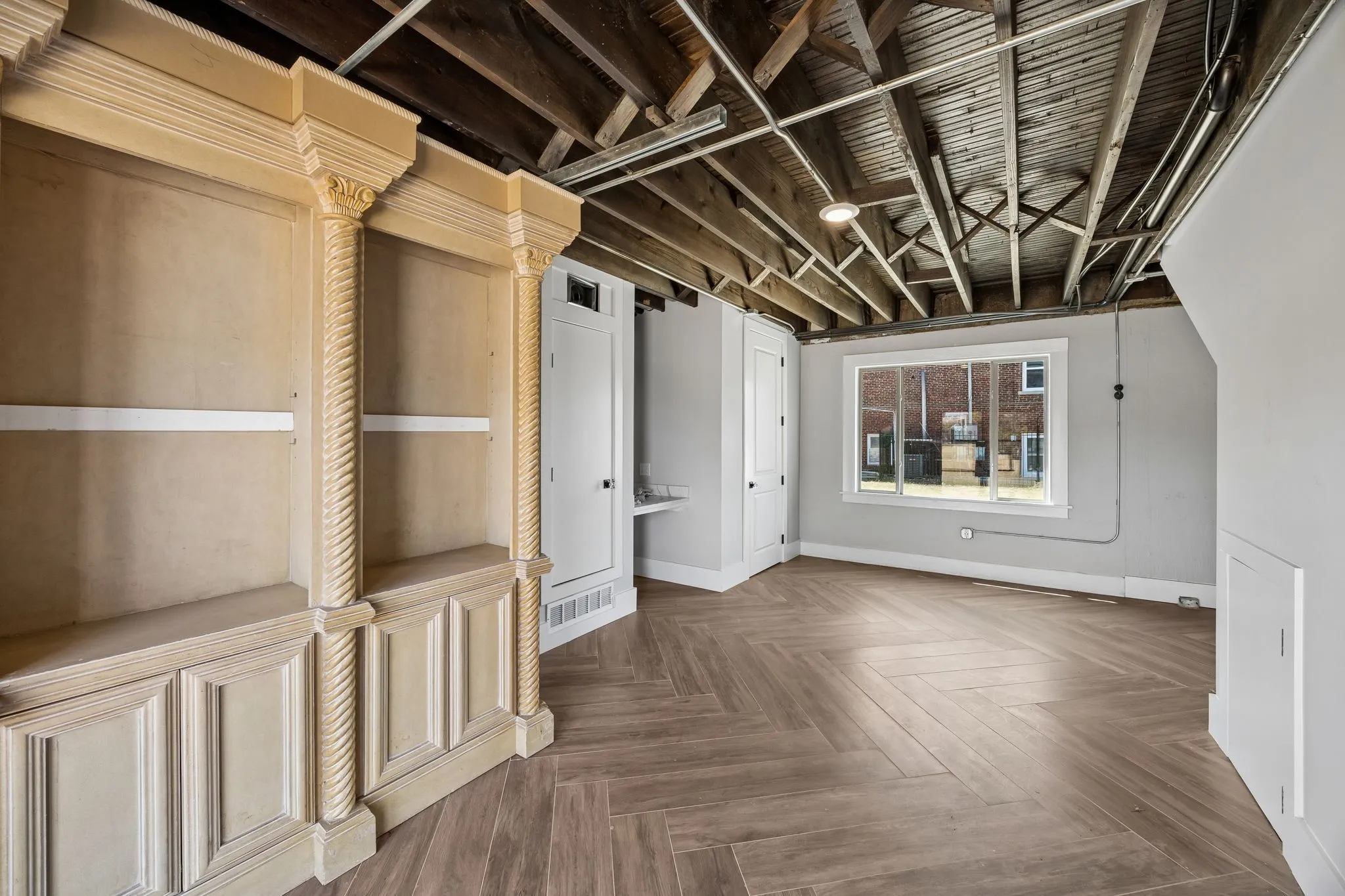 Single Family Residence For Sale in Tarrant County , 1200 E Maddox Avenue, Fort Worth, Texas 76104, 6 Bedroom, 8 Bathroom, 4 Garage spaces, 8,851 Sqft, built in 1930, mls#21358675, Real Estate Agent in Fort Worth, Homes For Sale in Tarrant county, Homes For Sale in Fort Worth, Realtor in Fort Worth Texas, Real Estate Brokerage Independent Realty Texas, Luminita Cordes Realtor
