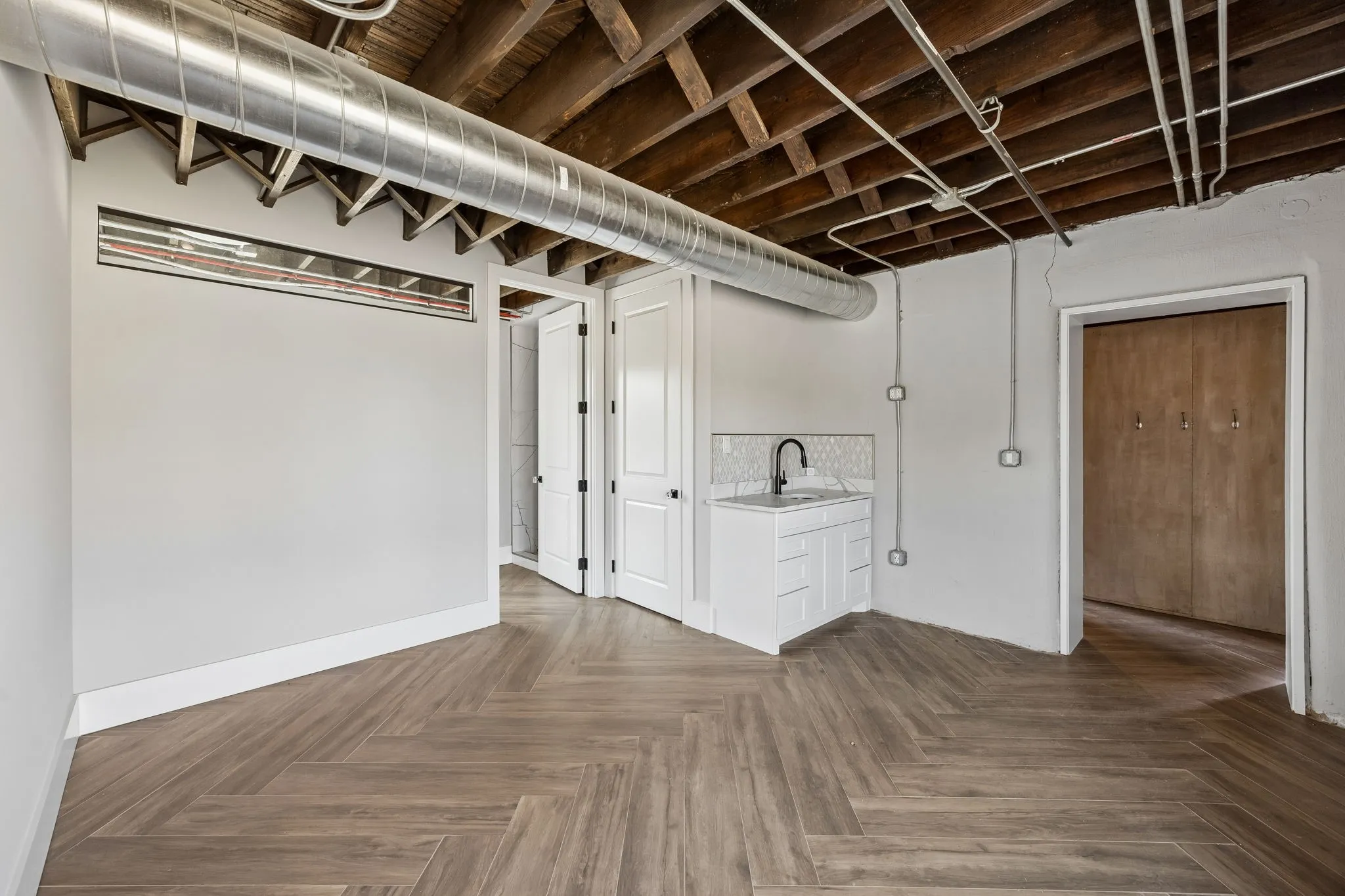 Single Family Residence For Sale in Tarrant County , 1200 E Maddox Avenue, Fort Worth, Texas 76104, 6 Bedroom, 8 Bathroom, 4 Garage spaces, 8,851 Sqft, built in 1930, mls#21358675, Real Estate Agent in Fort Worth, Homes For Sale in Tarrant county, Homes For Sale in Fort Worth, Realtor in Fort Worth Texas, Real Estate Brokerage Independent Realty Texas, Luminita Cordes Realtor