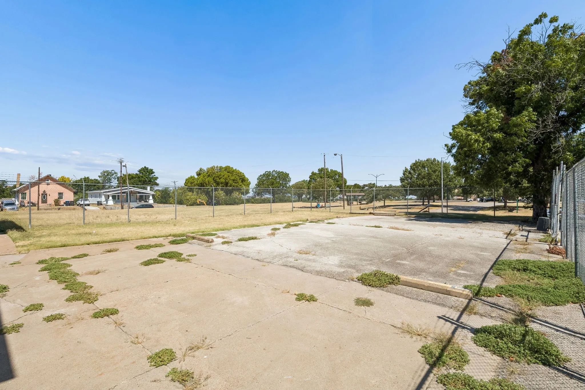 Single Family Residence For Sale in Tarrant County , 1200 E Maddox Avenue, Fort Worth, Texas 76104, 6 Bedroom, 8 Bathroom, 4 Garage spaces, 8,851 Sqft, built in 1930, mls#21358675, Real Estate Agent in Fort Worth, Homes For Sale in Tarrant county, Homes For Sale in Fort Worth, Realtor in Fort Worth Texas, Real Estate Brokerage Independent Realty Texas, Luminita Cordes Realtor