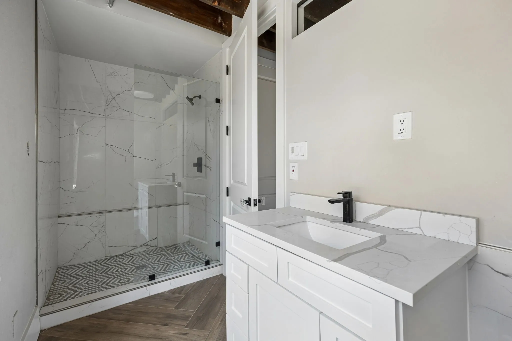 Single Family Residence For Sale in Tarrant County , 1200 E Maddox Avenue, Fort Worth, Texas 76104, 6 Bedroom, 8 Bathroom, 4 Garage spaces, 8,851 Sqft, built in 1930, mls#21358675, Real Estate Agent in Fort Worth, Homes For Sale in Tarrant county, Homes For Sale in Fort Worth, Realtor in Fort Worth Texas, Real Estate Brokerage Independent Realty Texas, Luminita Cordes Realtor