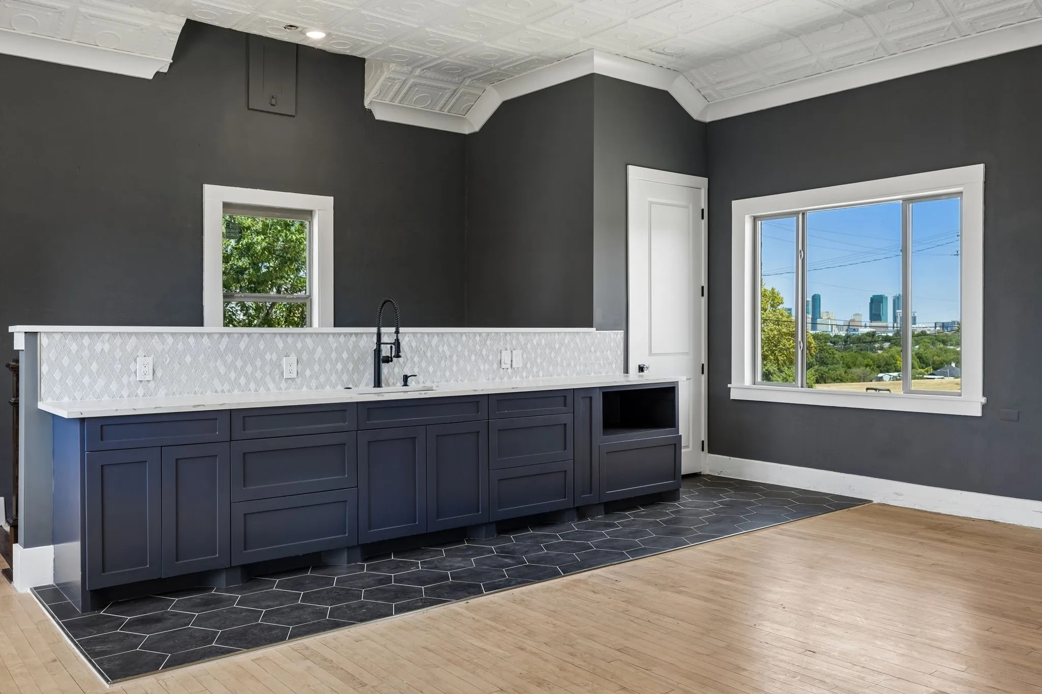 Single Family Residence For Sale in Tarrant County , 1200 E Maddox Avenue, Fort Worth, Texas 76104, 6 Bedroom, 8 Bathroom, 4 Garage spaces, 8,851 Sqft, built in 1930, mls#21358675, Real Estate Agent in Fort Worth, Homes For Sale in Tarrant county, Homes For Sale in Fort Worth, Realtor in Fort Worth Texas, Real Estate Brokerage Independent Realty Texas, Luminita Cordes Realtor