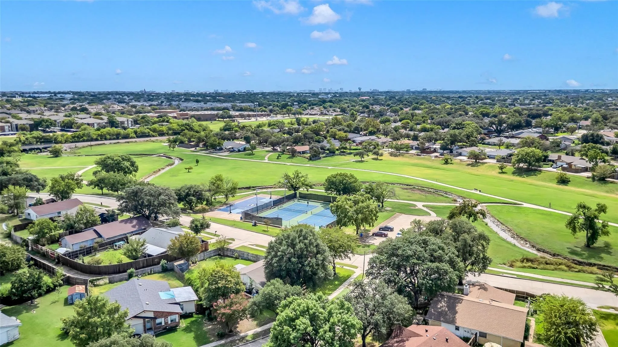Close proximity to Furneaux Lane Park!