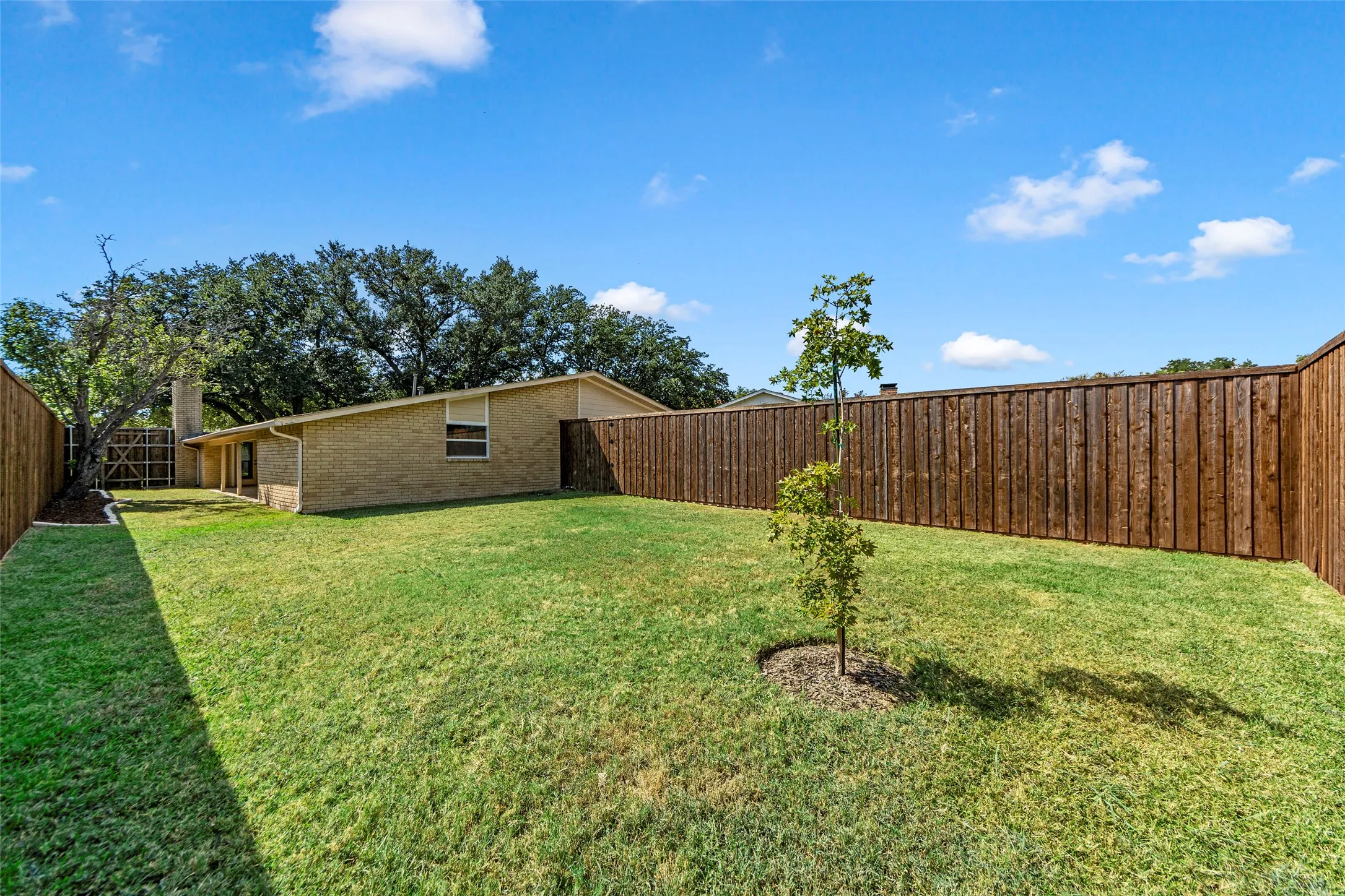 Single Family Residence For Sale in Denton County , 2017 Jennifer Court, Carrollton, Texas 75007, 3 Bedroom, 2 Bathroom, 2 Garage spaces, 1,821 Sqft, built in 1974, mls#21346866, Real Estate Agent in Carrollton, Homes For Sale in Denton county, Homes For Sale in Carrollton, Realtor in Carrollton Texas, Real Estate Brokerage Independent Realty Texas, Luminita Cordes Realtor