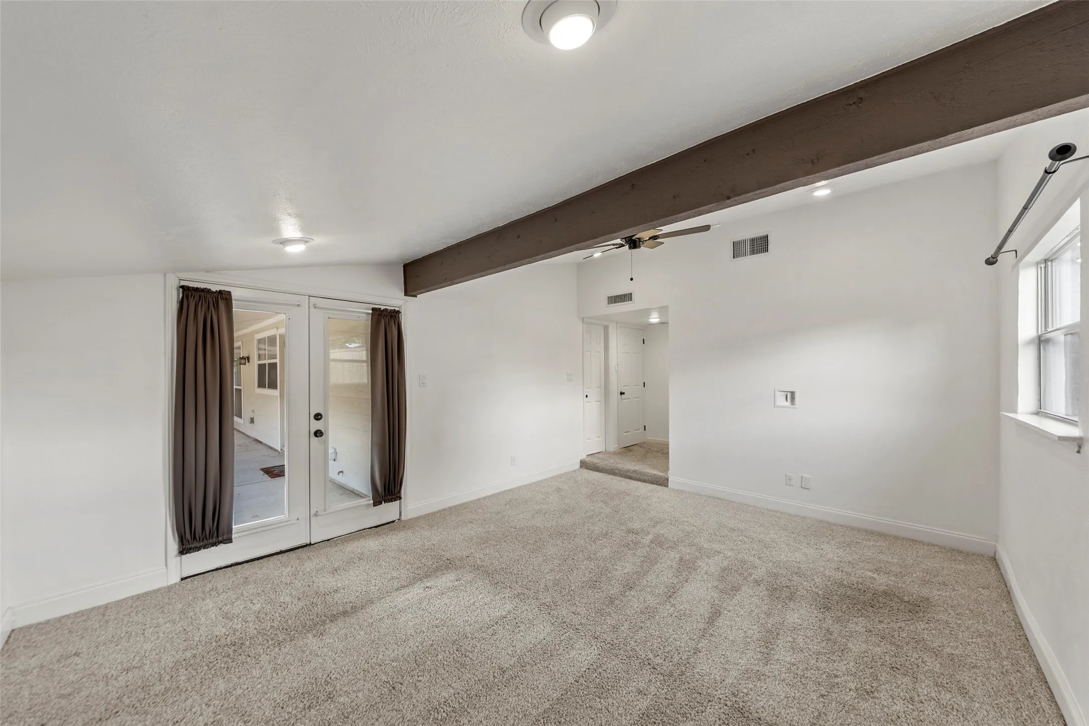 Single Family Residence For Sale in Denton County , 2017 Jennifer Court, Carrollton, Texas 75007, 3 Bedroom, 2 Bathroom, 2 Garage spaces, 1,821 Sqft, built in 1974, mls#21346866, Real Estate Agent in Carrollton, Homes For Sale in Denton county, Homes For Sale in Carrollton, Realtor in Carrollton Texas, Real Estate Brokerage Independent Realty Texas, Luminita Cordes Realtor