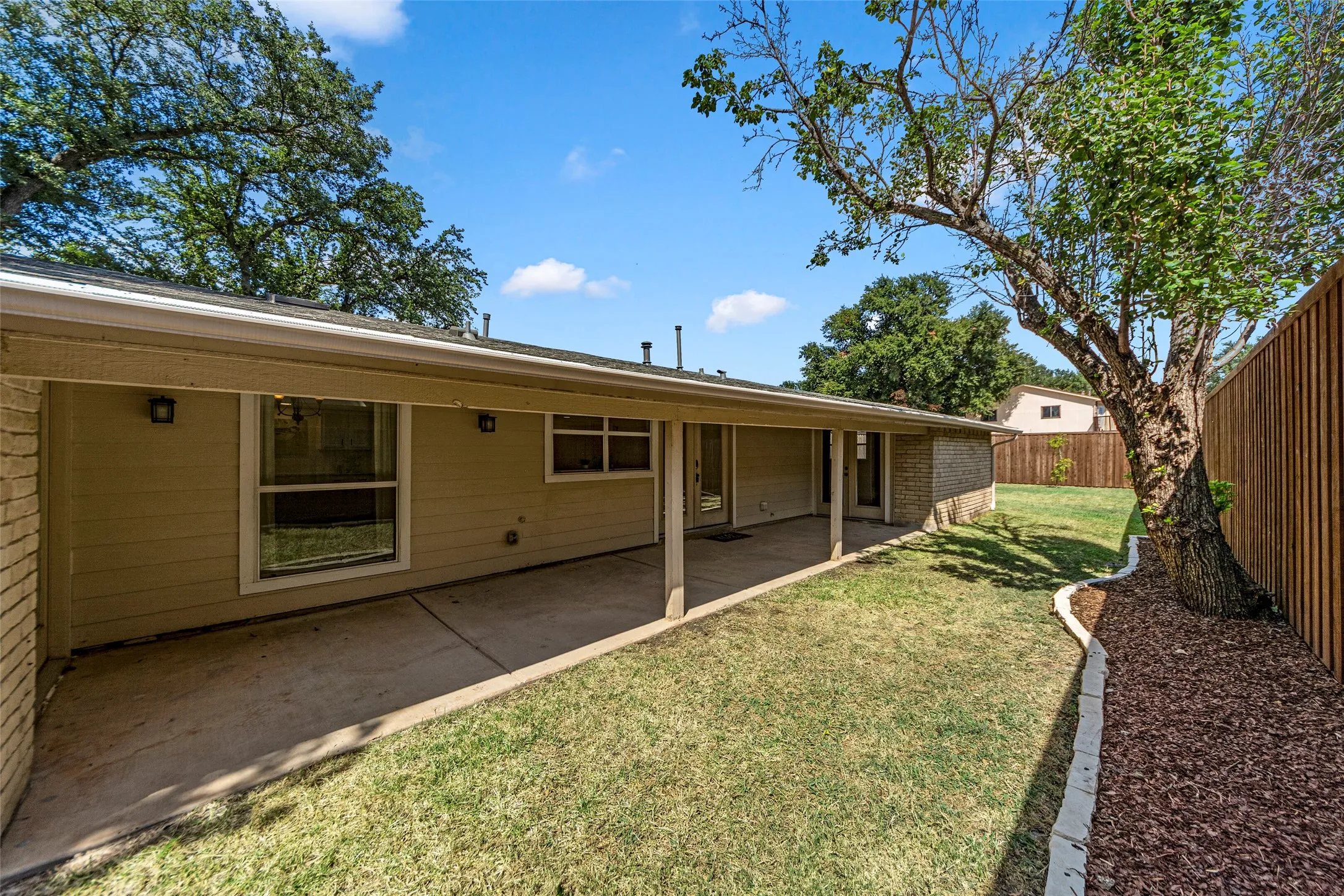 Single Family Residence For Sale in Denton County , 2017 Jennifer Court, Carrollton, Texas 75007, 3 Bedroom, 2 Bathroom, 2 Garage spaces, 1,821 Sqft, built in 1974, mls#21346866, Real Estate Agent in Carrollton, Homes For Sale in Denton county, Homes For Sale in Carrollton, Realtor in Carrollton Texas, Real Estate Brokerage Independent Realty Texas, Luminita Cordes Realtor
