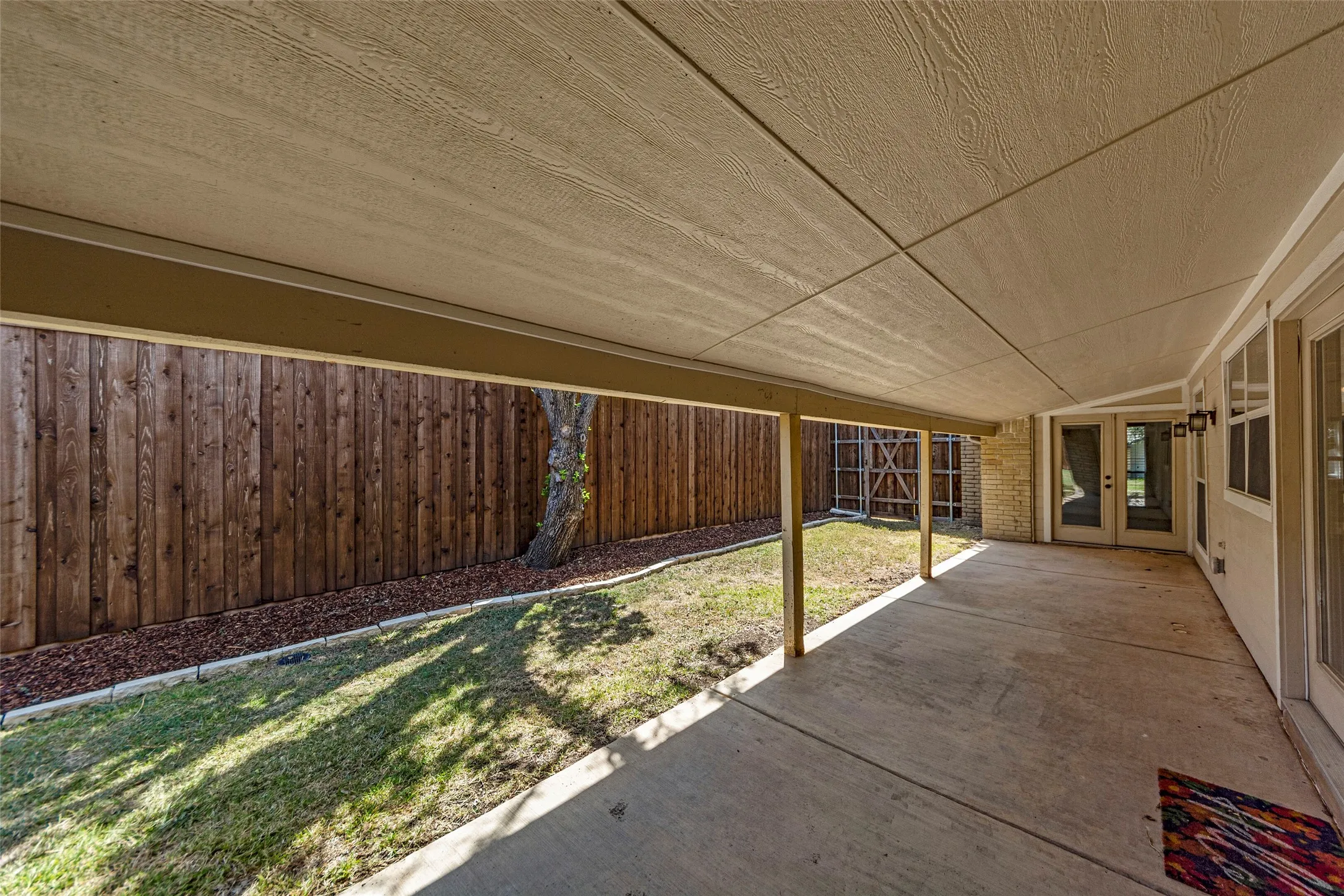 Single Family Residence For Sale in Denton County , 2017 Jennifer Court, Carrollton, Texas 75007, 3 Bedroom, 2 Bathroom, 2 Garage spaces, 1,821 Sqft, built in 1974, mls#21346866, Real Estate Agent in Carrollton, Homes For Sale in Denton county, Homes For Sale in Carrollton, Realtor in Carrollton Texas, Real Estate Brokerage Independent Realty Texas, Luminita Cordes Realtor