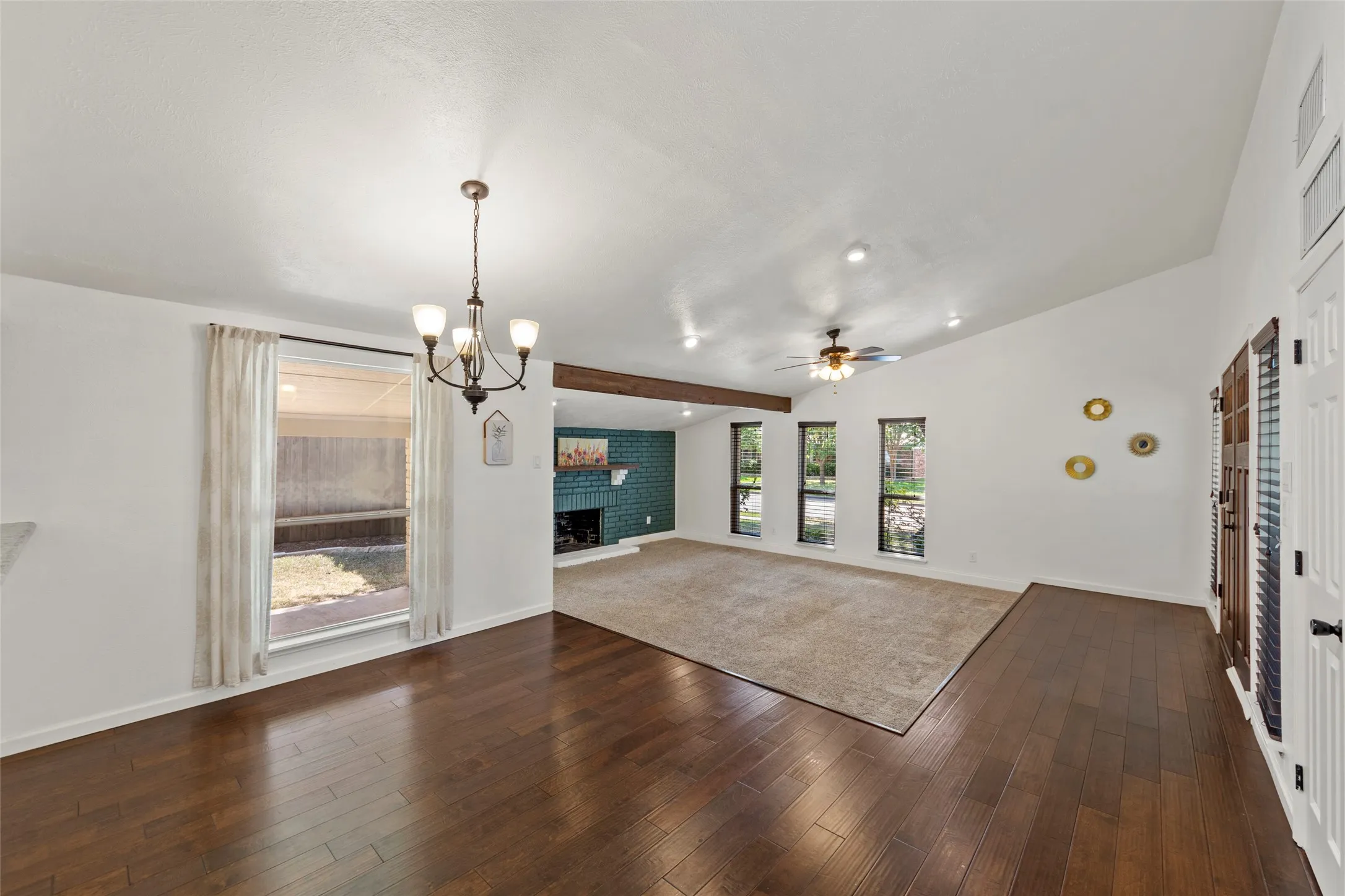 Single Family Residence For Sale in Denton County , 2017 Jennifer Court, Carrollton, Texas 75007, 3 Bedroom, 2 Bathroom, 2 Garage spaces, 1,821 Sqft, built in 1974, mls#21346866, Real Estate Agent in Carrollton, Homes For Sale in Denton county, Homes For Sale in Carrollton, Realtor in Carrollton Texas, Real Estate Brokerage Independent Realty Texas, Luminita Cordes Realtor