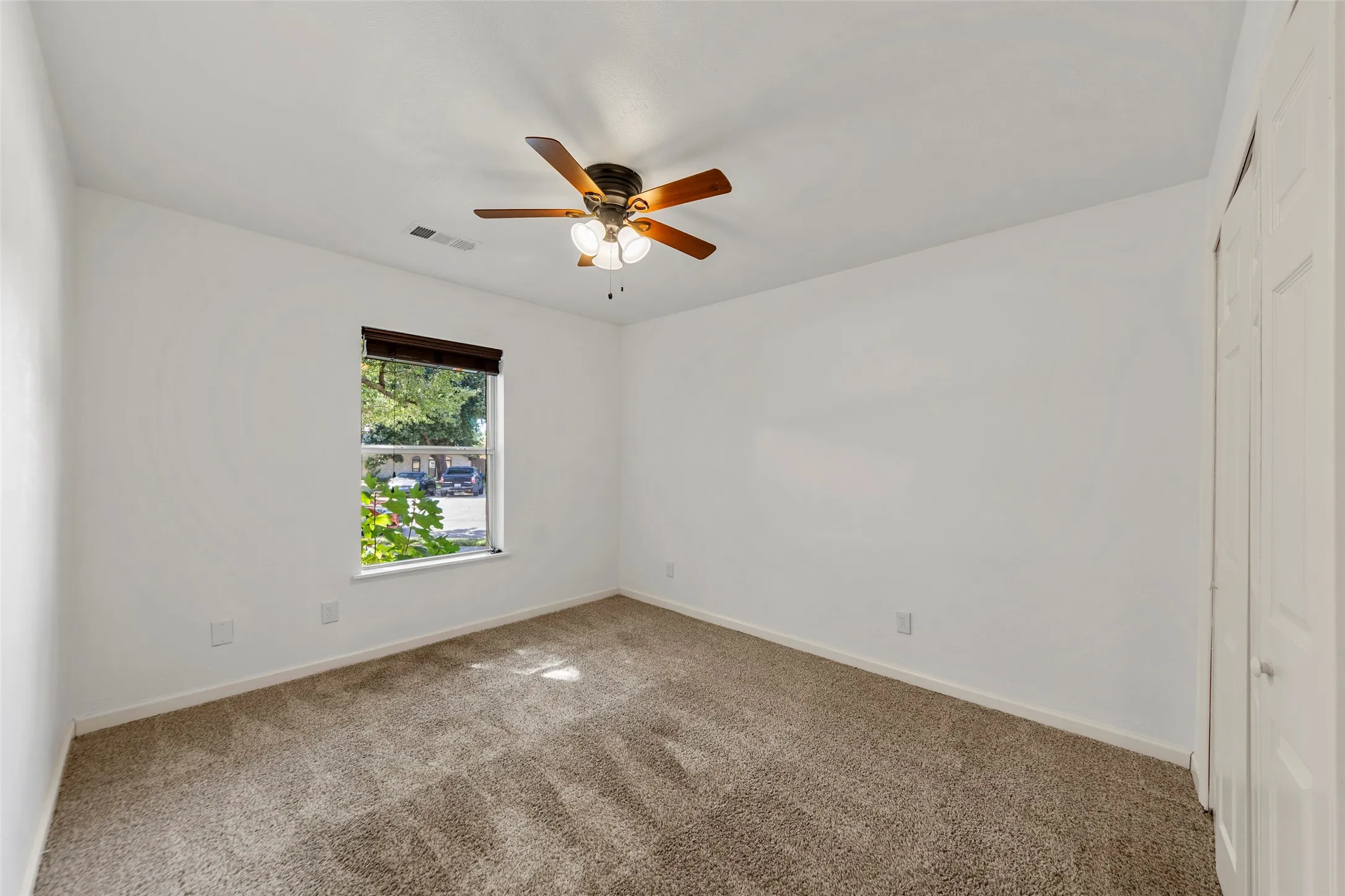 Single Family Residence For Sale in Denton County , 2017 Jennifer Court, Carrollton, Texas 75007, 3 Bedroom, 2 Bathroom, 2 Garage spaces, 1,821 Sqft, built in 1974, mls#21346866, Real Estate Agent in Carrollton, Homes For Sale in Denton county, Homes For Sale in Carrollton, Realtor in Carrollton Texas, Real Estate Brokerage Independent Realty Texas, Luminita Cordes Realtor