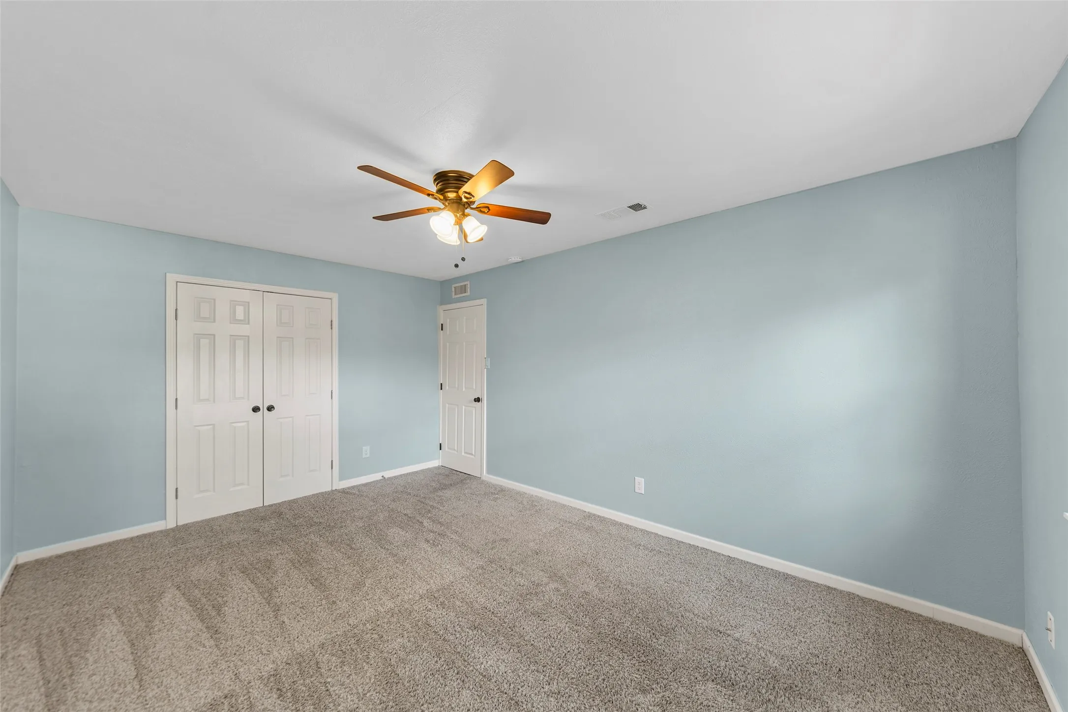 Single Family Residence For Sale in Denton County , 2017 Jennifer Court, Carrollton, Texas 75007, 3 Bedroom, 2 Bathroom, 2 Garage spaces, 1,821 Sqft, built in 1974, mls#21346866, Real Estate Agent in Carrollton, Homes For Sale in Denton county, Homes For Sale in Carrollton, Realtor in Carrollton Texas, Real Estate Brokerage Independent Realty Texas, Luminita Cordes Realtor