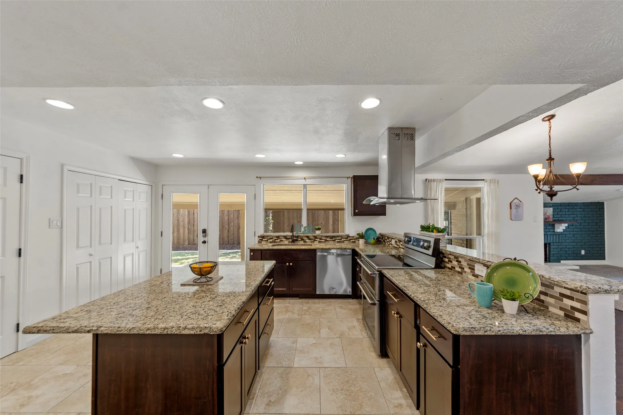 Single Family Residence For Sale in Denton County , 2017 Jennifer Court, Carrollton, Texas 75007, 3 Bedroom, 2 Bathroom, 2 Garage spaces, 1,821 Sqft, built in 1974, mls#21346866, Real Estate Agent in Carrollton, Homes For Sale in Denton county, Homes For Sale in Carrollton, Realtor in Carrollton Texas, Real Estate Brokerage Independent Realty Texas, Luminita Cordes Realtor