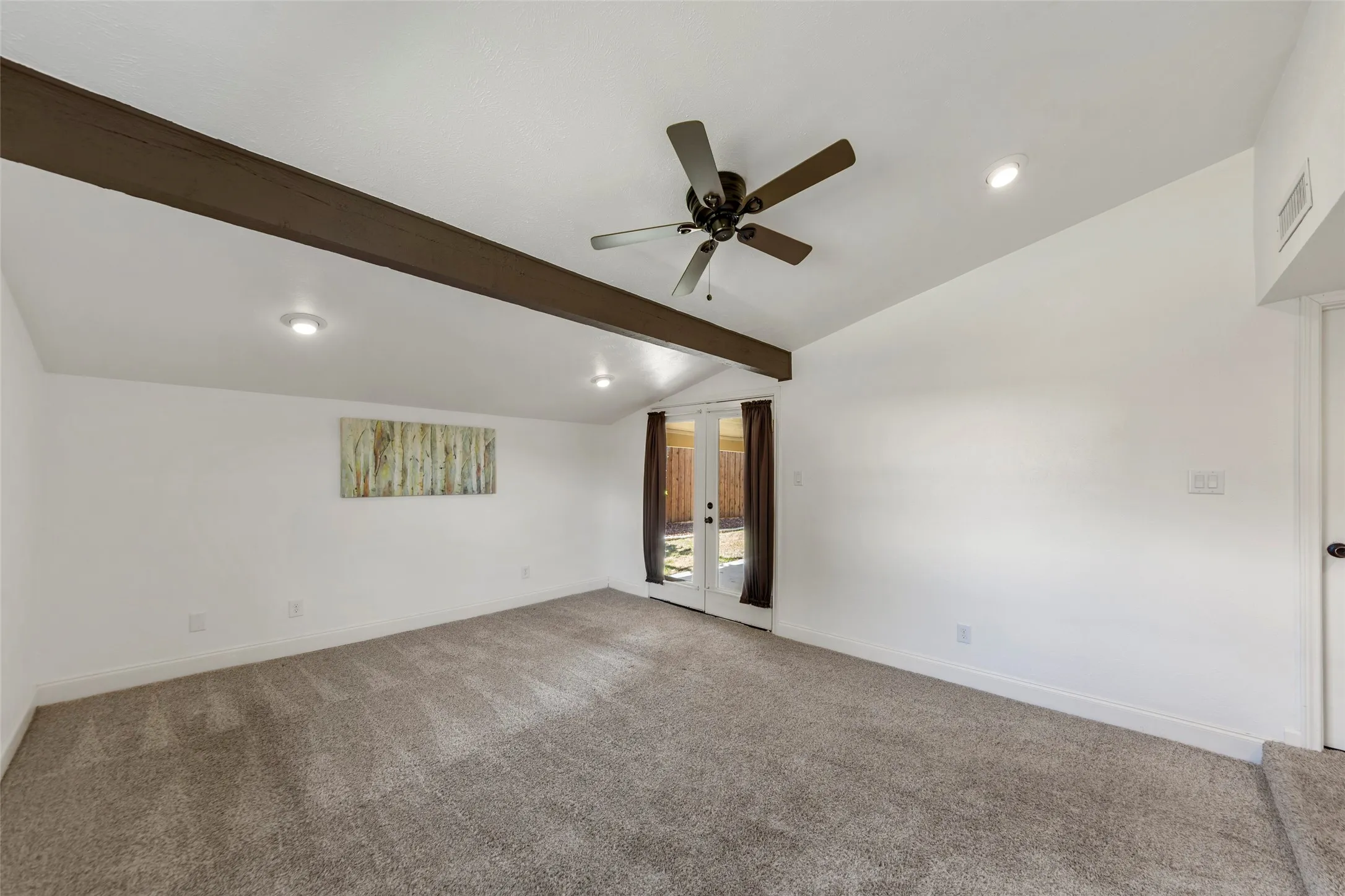 Single Family Residence For Sale in Denton County , 2017 Jennifer Court, Carrollton, Texas 75007, 3 Bedroom, 2 Bathroom, 2 Garage spaces, 1,821 Sqft, built in 1974, mls#21346866, Real Estate Agent in Carrollton, Homes For Sale in Denton county, Homes For Sale in Carrollton, Realtor in Carrollton Texas, Real Estate Brokerage Independent Realty Texas, Luminita Cordes Realtor