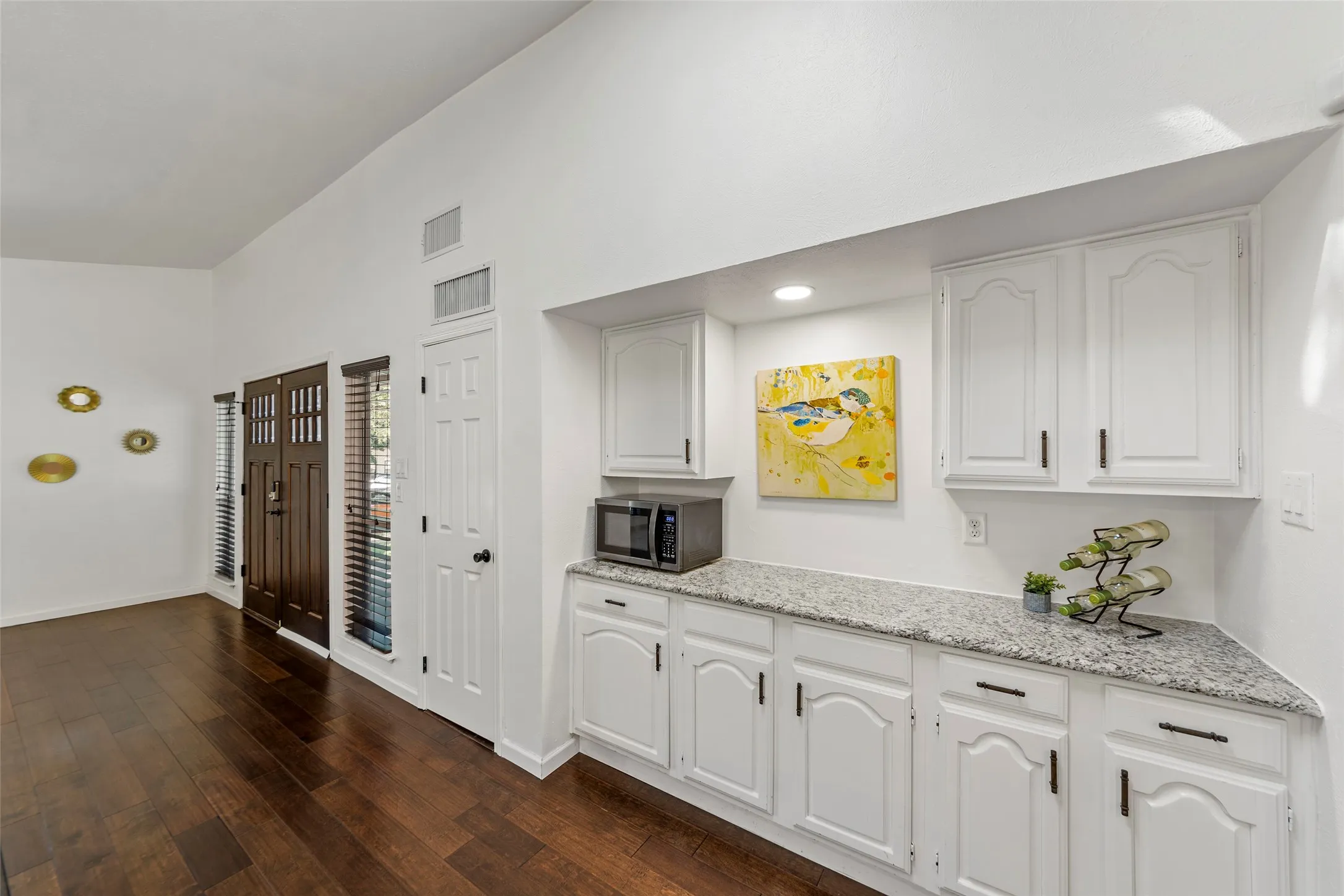 Single Family Residence For Sale in Denton County , 2017 Jennifer Court, Carrollton, Texas 75007, 3 Bedroom, 2 Bathroom, 2 Garage spaces, 1,821 Sqft, built in 1974, mls#21346866, Real Estate Agent in Carrollton, Homes For Sale in Denton county, Homes For Sale in Carrollton, Realtor in Carrollton Texas, Real Estate Brokerage Independent Realty Texas, Luminita Cordes Realtor