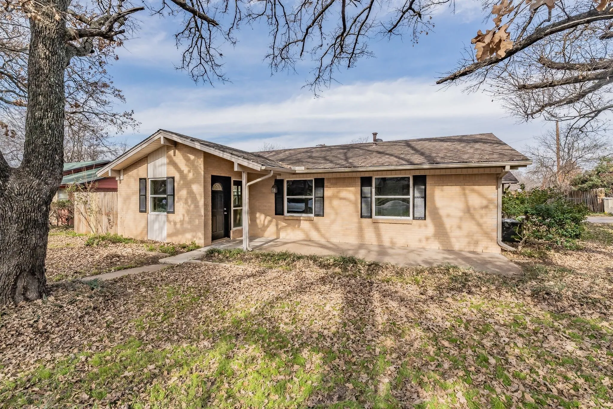 Single Family Residence For Sale in Wise County , 1721 Kay Avenue, Bridgeport, Texas 76426, 3 Bedroom, 2 Bathroom, Garage spaces, 1,627 Sqft, built in 1990, Price $299,950, mls#21353809, Real Estate Agent in Bridgeport, Homes For Sale in Wise county, Homes For Sale in Bridgeport, Realtor in Bridgeport Texas, Real Estate Brokerage Independent Realty Texas, Luminita Cordes Realtor