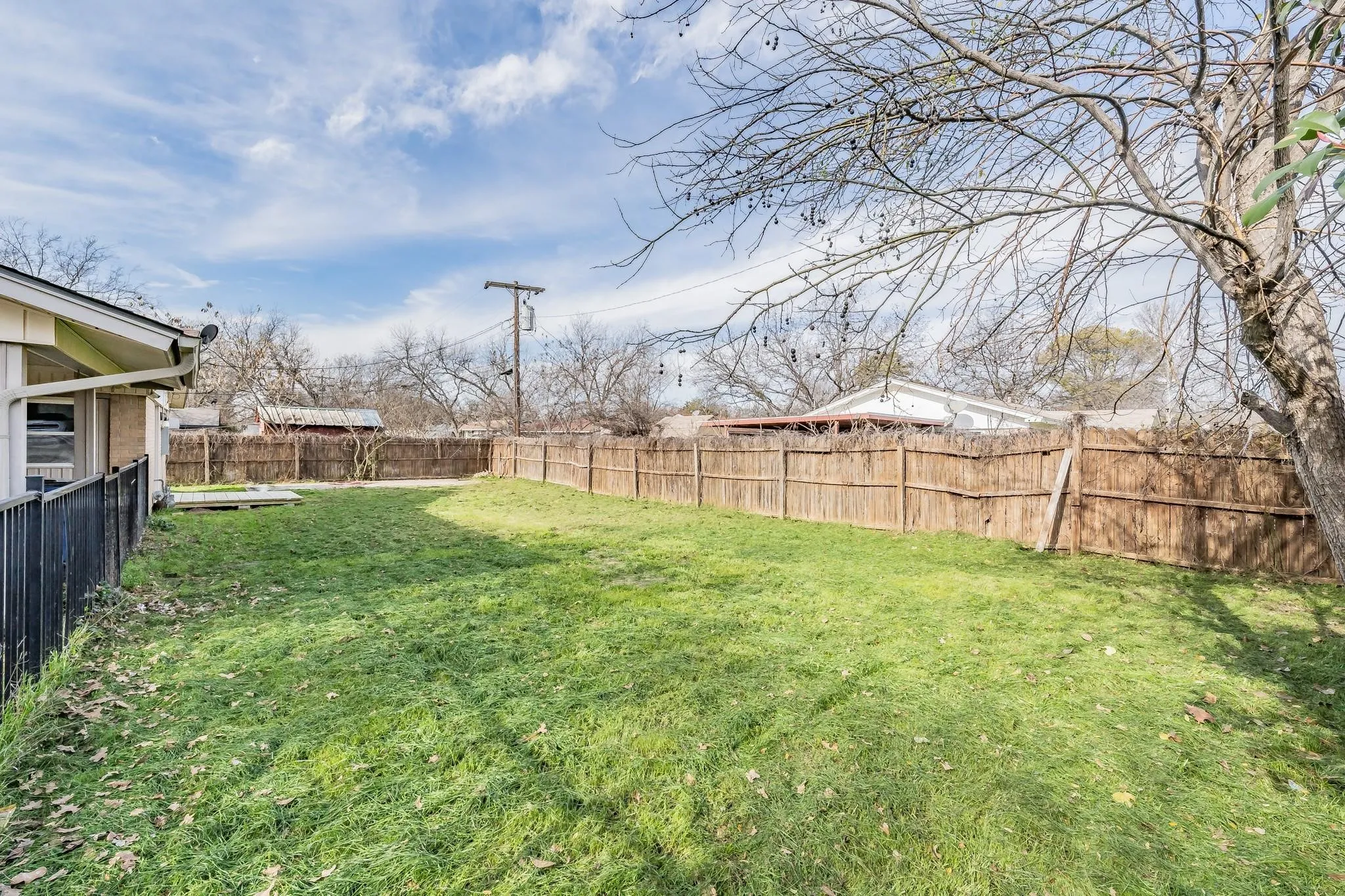 Single Family Residence For Sale in Wise County , 1721 Kay Avenue, Bridgeport, Texas 76426, 3 Bedroom, 2 Bathroom, Garage spaces, 1,627 Sqft, built in 1990, Price $299,950, mls#21353809, Real Estate Agent in Bridgeport, Homes For Sale in Wise county, Homes For Sale in Bridgeport, Realtor in Bridgeport Texas, Real Estate Brokerage Independent Realty Texas, Luminita Cordes Realtor