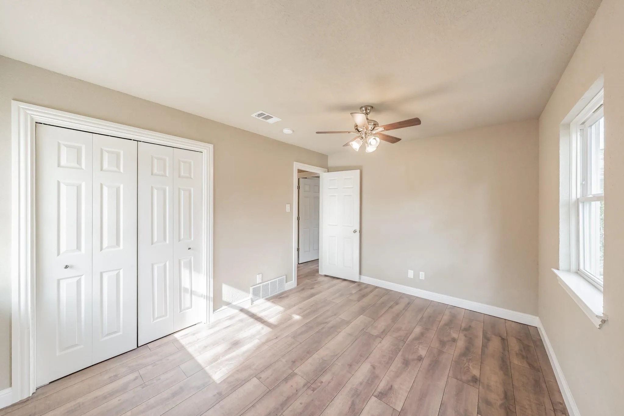 Single Family Residence For Sale in Wise County , 1721 Kay Avenue, Bridgeport, Texas 76426, 3 Bedroom, 2 Bathroom, Garage spaces, 1,627 Sqft, built in 1990, Price $299,950, mls#21353809, Real Estate Agent in Bridgeport, Homes For Sale in Wise county, Homes For Sale in Bridgeport, Realtor in Bridgeport Texas, Real Estate Brokerage Independent Realty Texas, Luminita Cordes Realtor