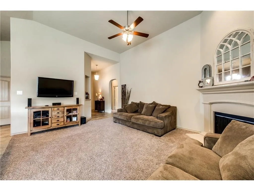 Single Family Residence For Rent in Tarrant County , 313 Delgany Trail, Fort Worth, Texas 76052, 4 Bedroom, 2 Bathroom, 2 Garage spaces, 1,793 Sqft, built in 2015, mls#21358786, Real Estate Agent in Fort Worth, Homes For Rent in Tarrant county, Homes For Rent in Fort Worth, Realtor in Fort Worth Texas, Real Estate Brokerage Independent Realty Texas, Luminita Cordes Realtor