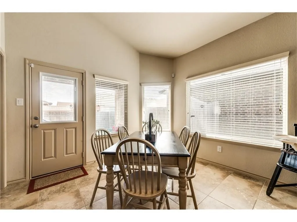 Single Family Residence For Rent in Tarrant County , 313 Delgany Trail, Fort Worth, Texas 76052, 4 Bedroom, 2 Bathroom, 2 Garage spaces, 1,793 Sqft, built in 2015, mls#21358786, Real Estate Agent in Fort Worth, Homes For Rent in Tarrant county, Homes For Rent in Fort Worth, Realtor in Fort Worth Texas, Real Estate Brokerage Independent Realty Texas, Luminita Cordes Realtor