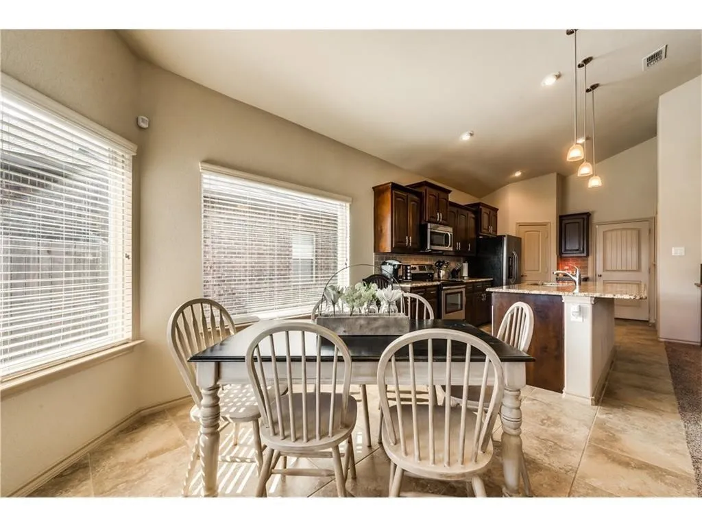 Single Family Residence For Rent in Tarrant County , 313 Delgany Trail, Fort Worth, Texas 76052, 4 Bedroom, 2 Bathroom, 2 Garage spaces, 1,793 Sqft, built in 2015, mls#21358786, Real Estate Agent in Fort Worth, Homes For Rent in Tarrant county, Homes For Rent in Fort Worth, Realtor in Fort Worth Texas, Real Estate Brokerage Independent Realty Texas, Luminita Cordes Realtor
